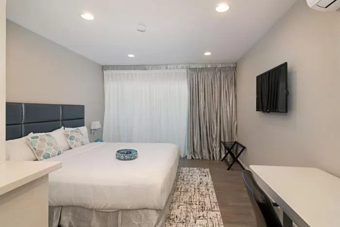 Communal lounge/ TV room, Bed in Sands Of La Jolla