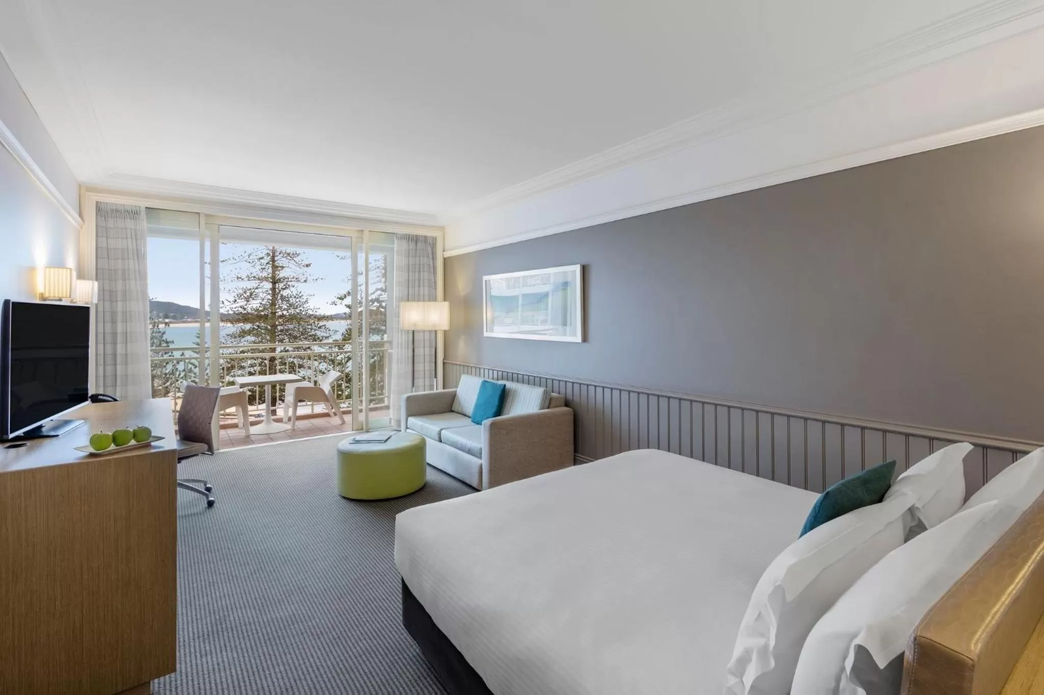 Photo of the whole room, Bed in Crowne Plaza Terrigal Pacific by IHG
