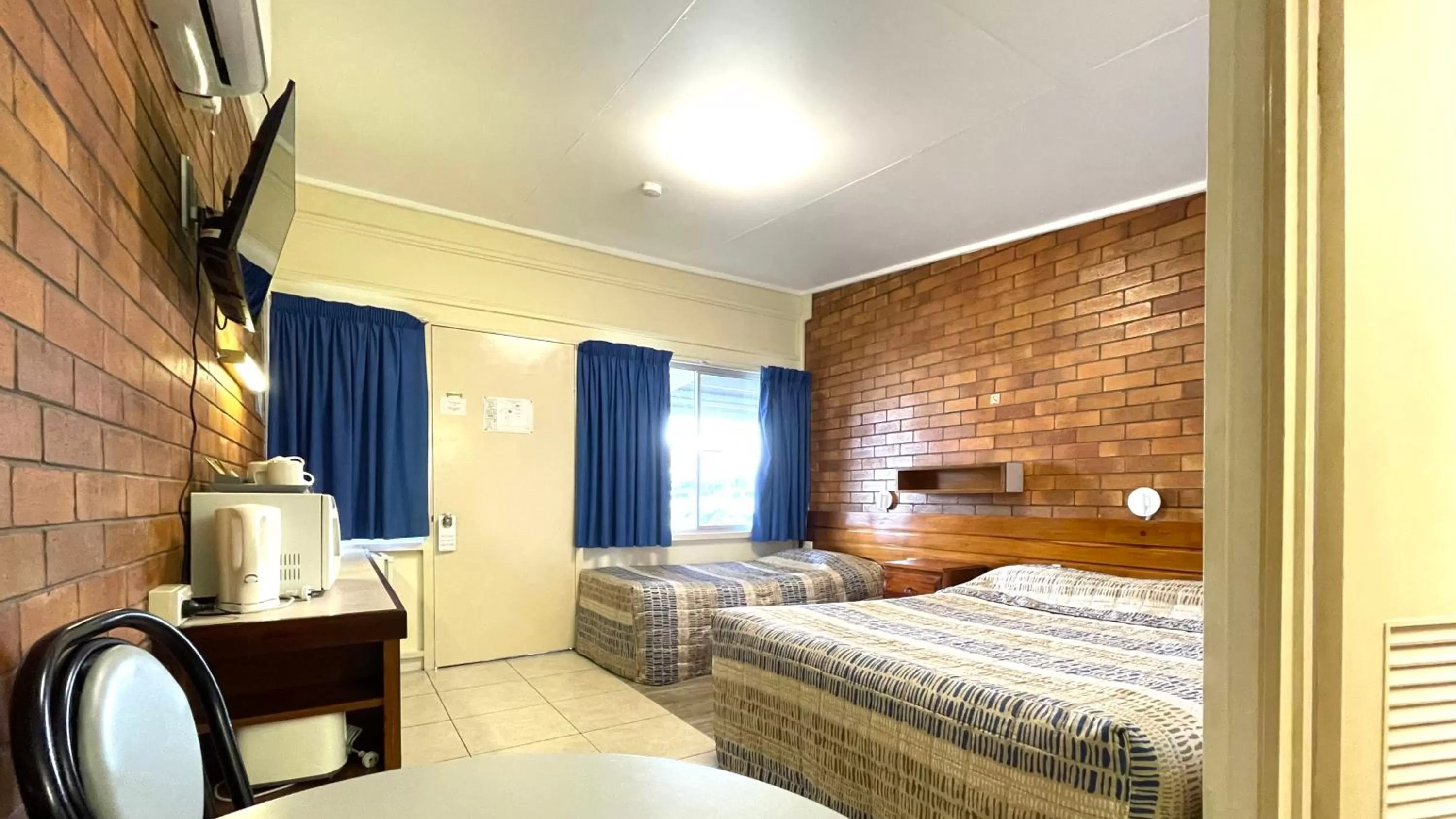 Photo of the whole room, Bed in Motel Myall