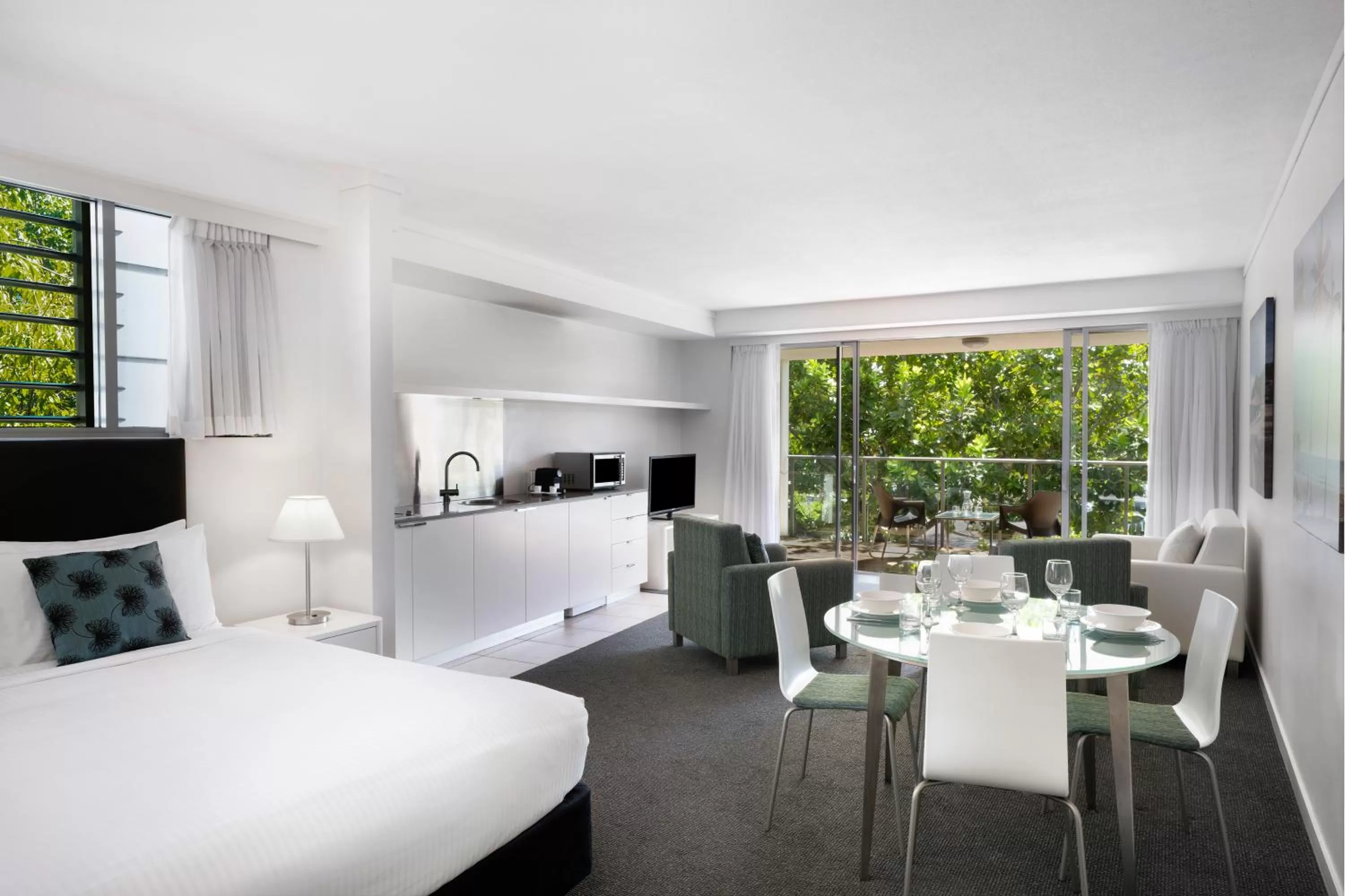 Kitchen or kitchenette, Bed in Peppers Blue on Blue