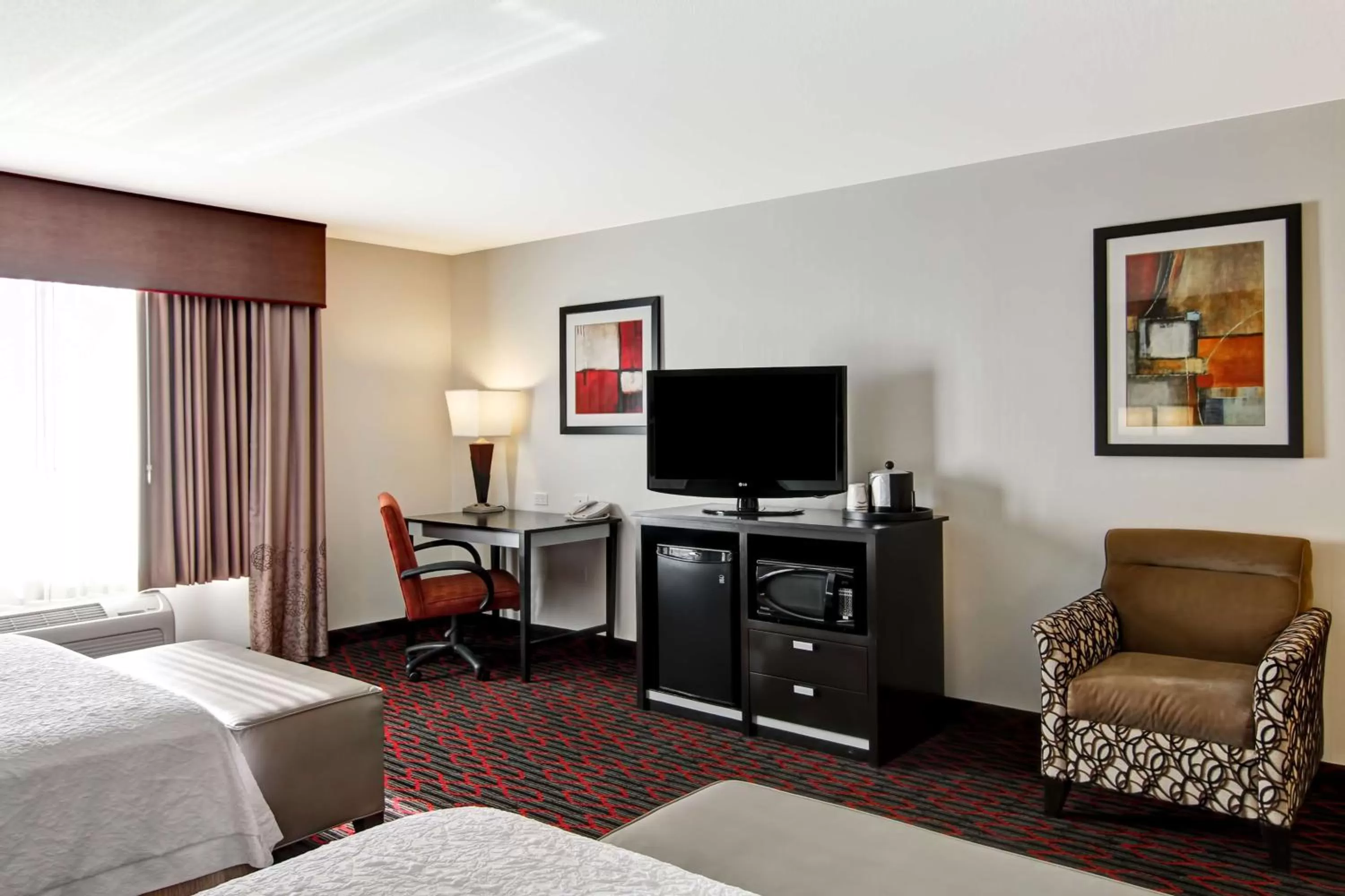 Bed in Hampton Inn & Suites Red Deer