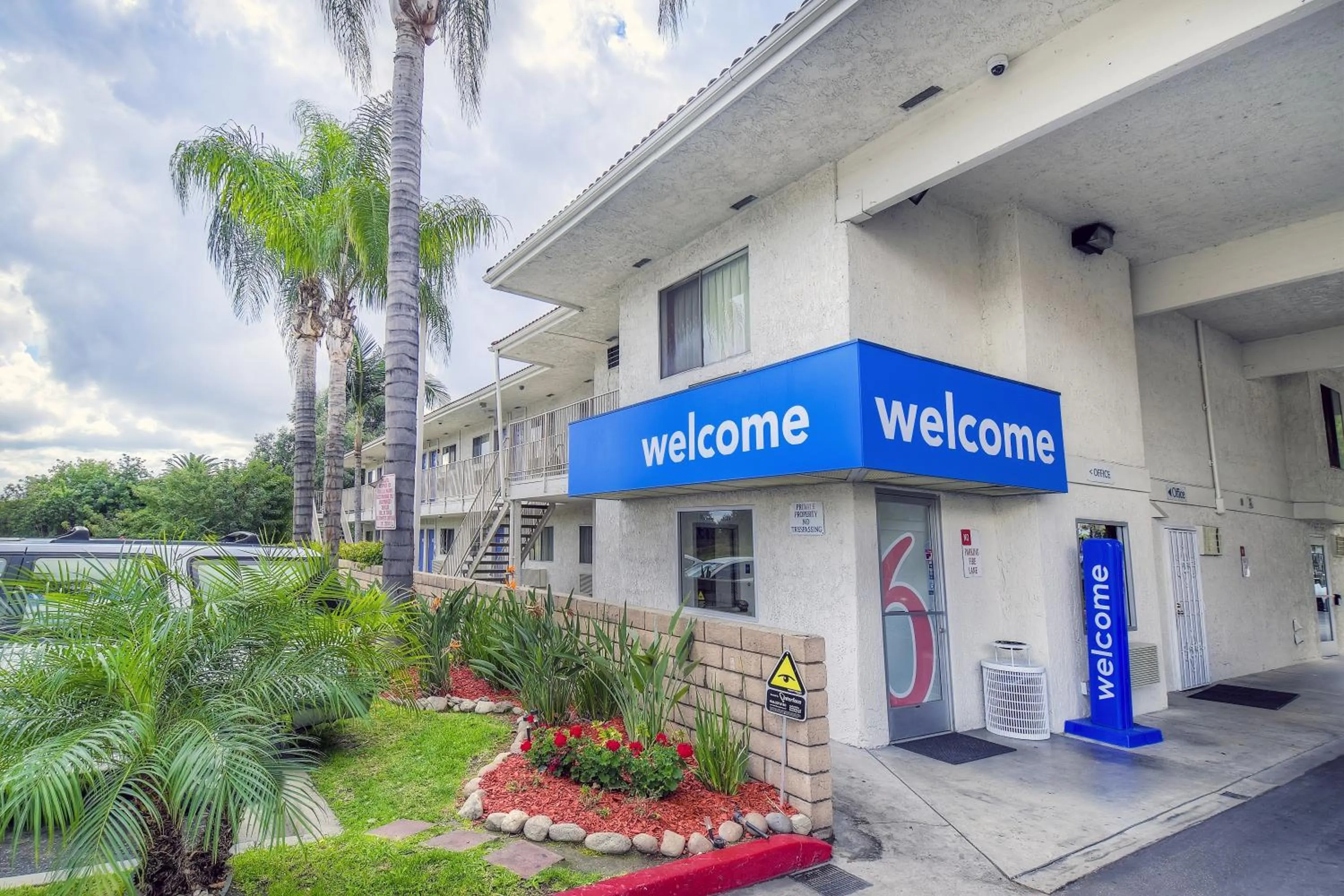 Facade/entrance in Motel 6-Chino, CA - Los Angeles Area