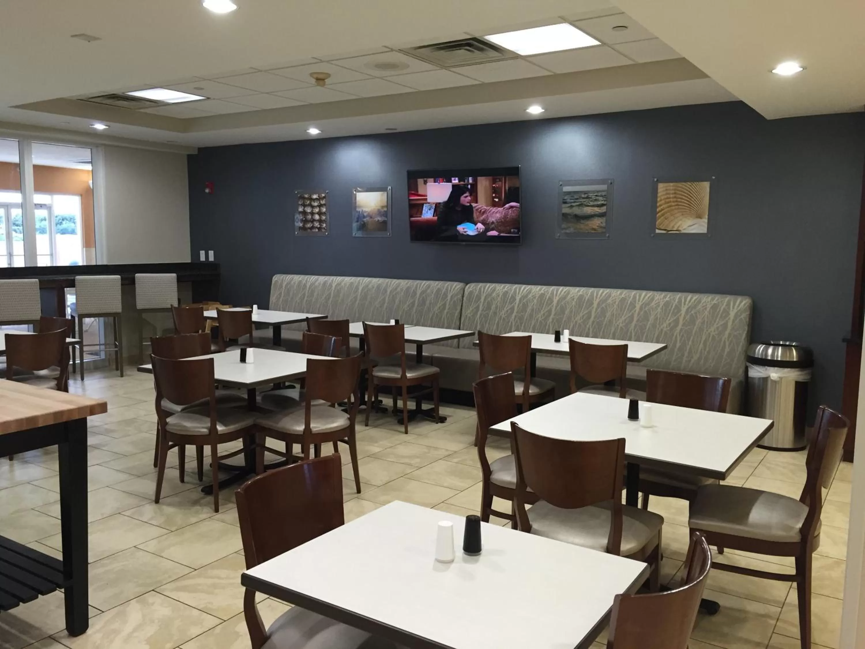 Restaurant/places to eat in SummerPlace Inn