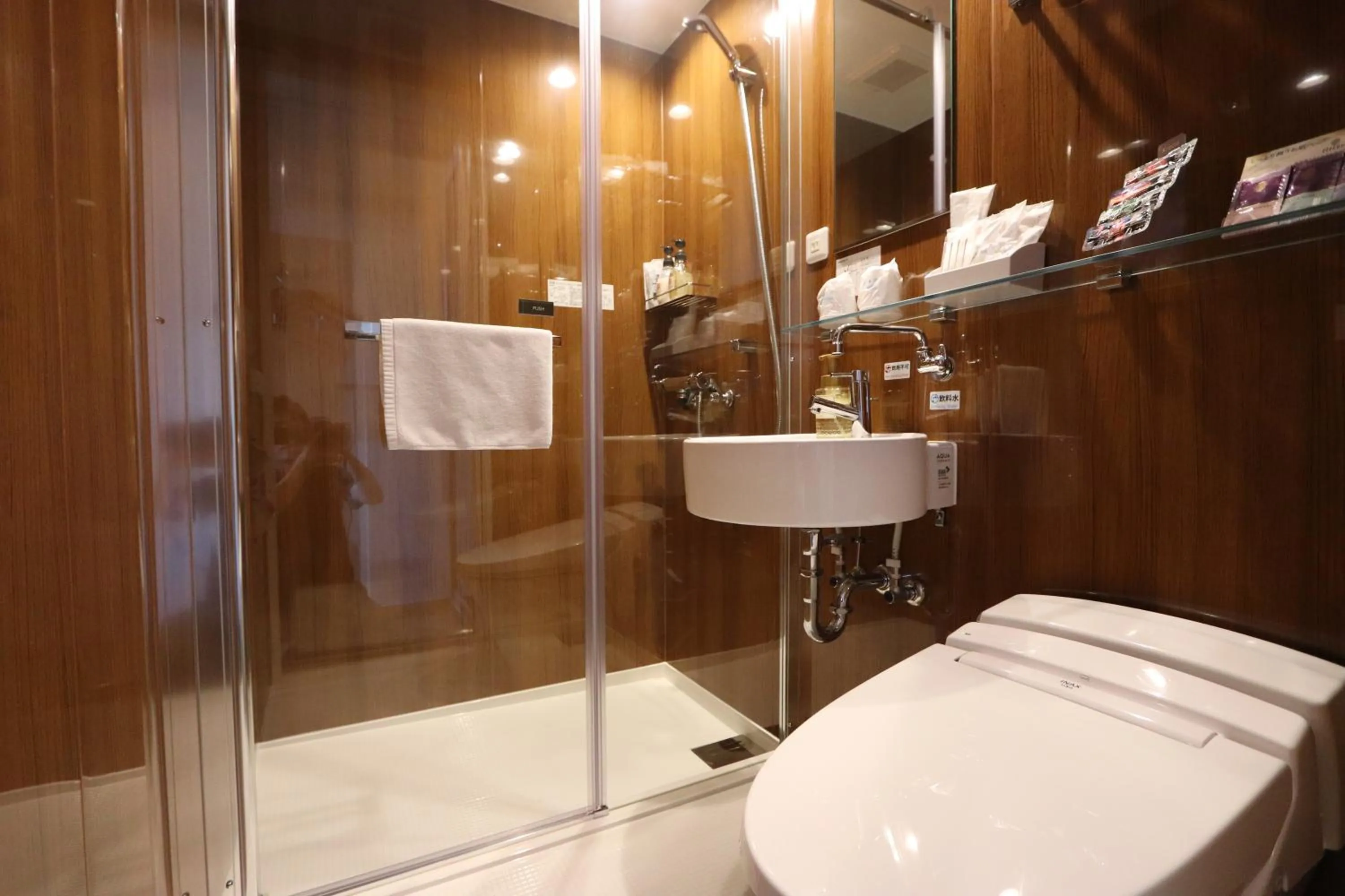 Shower in Hotel Kanade Kanku Kaizuka