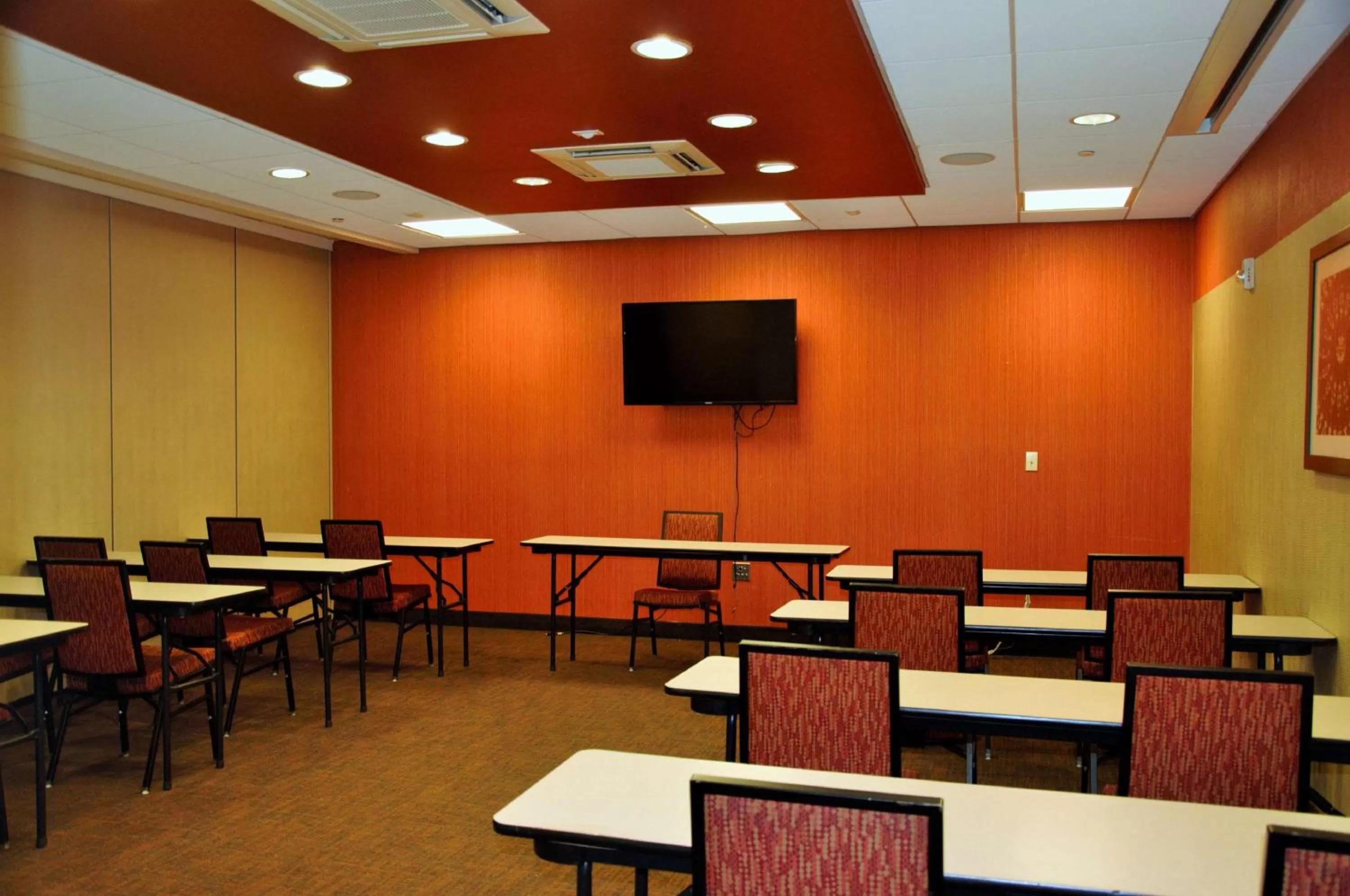 Meeting/conference room in Hampton Inn & Suites Cincinnati / Uptown - University Area