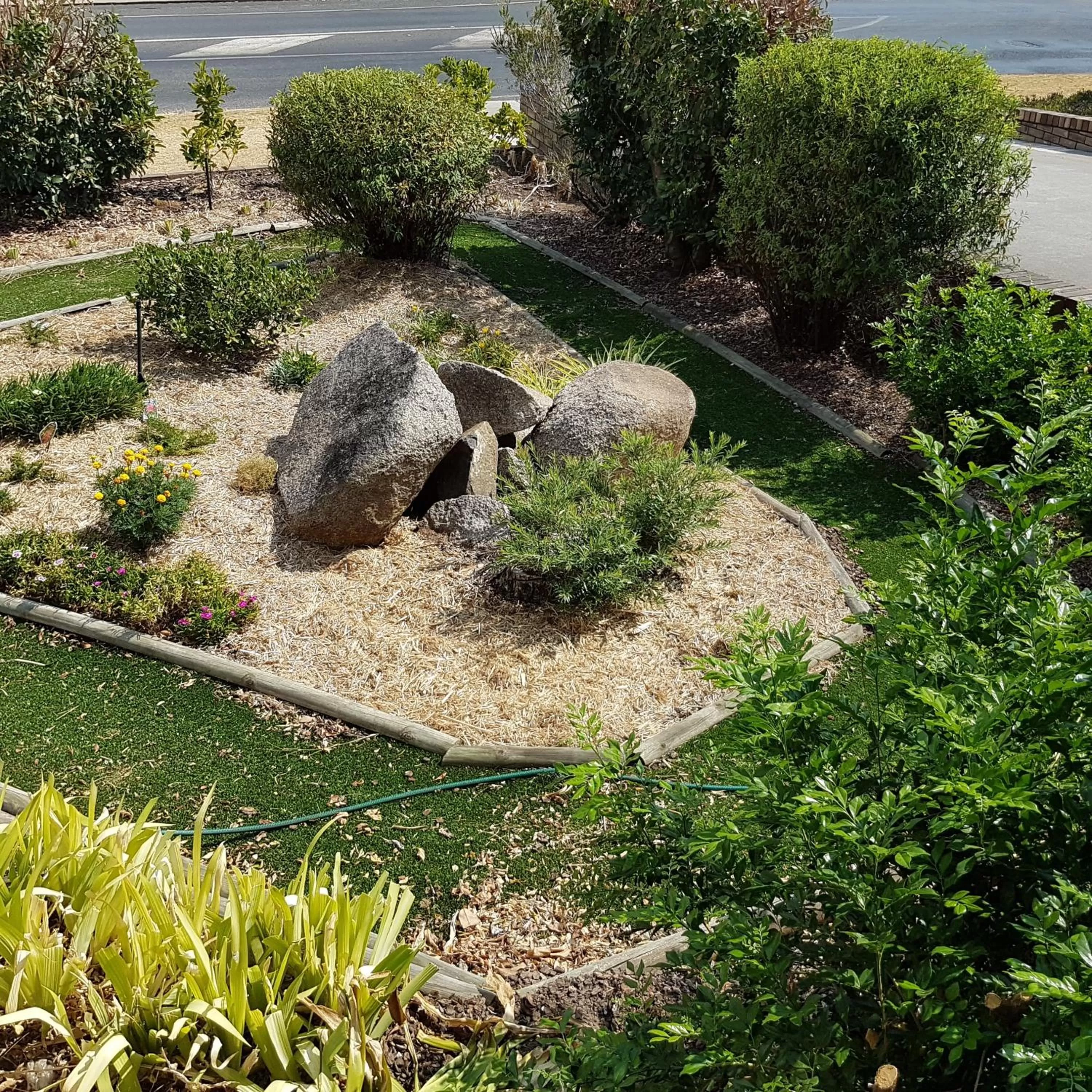 Garden in City View Motel