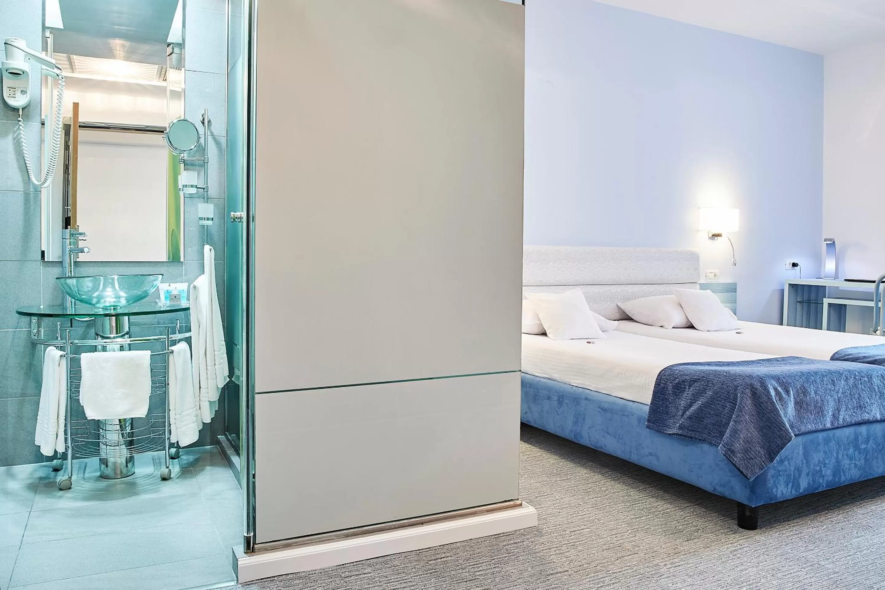 Bathroom, Bed in Continental Forum Sibiu