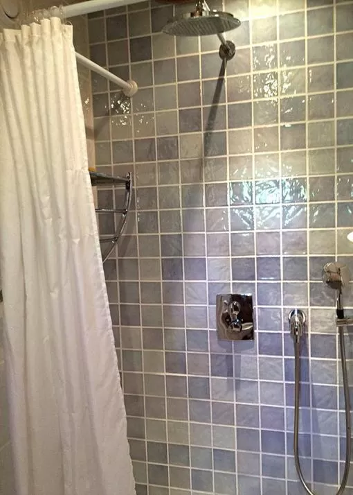 Bathroom in Woodstock B&B & Studio Apartments