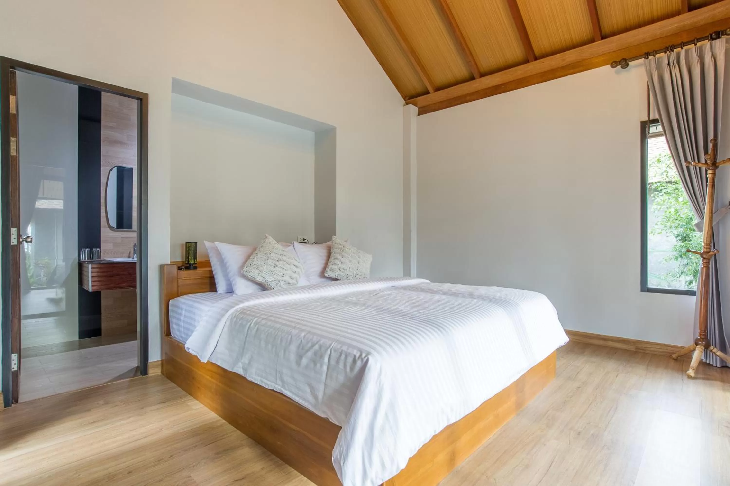 Bedroom, Bed in Medee Resort