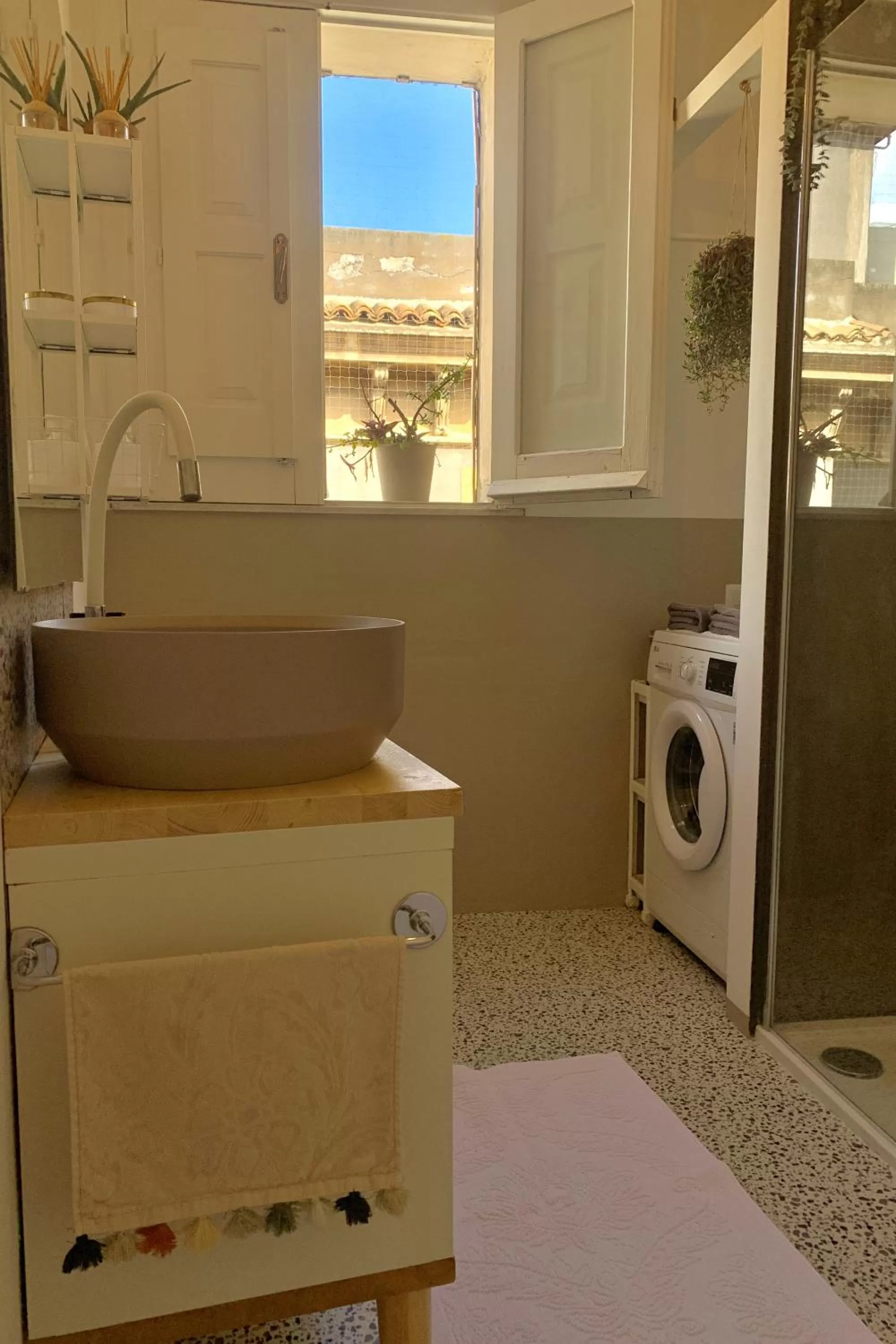 Shower, Bathroom in Homestay