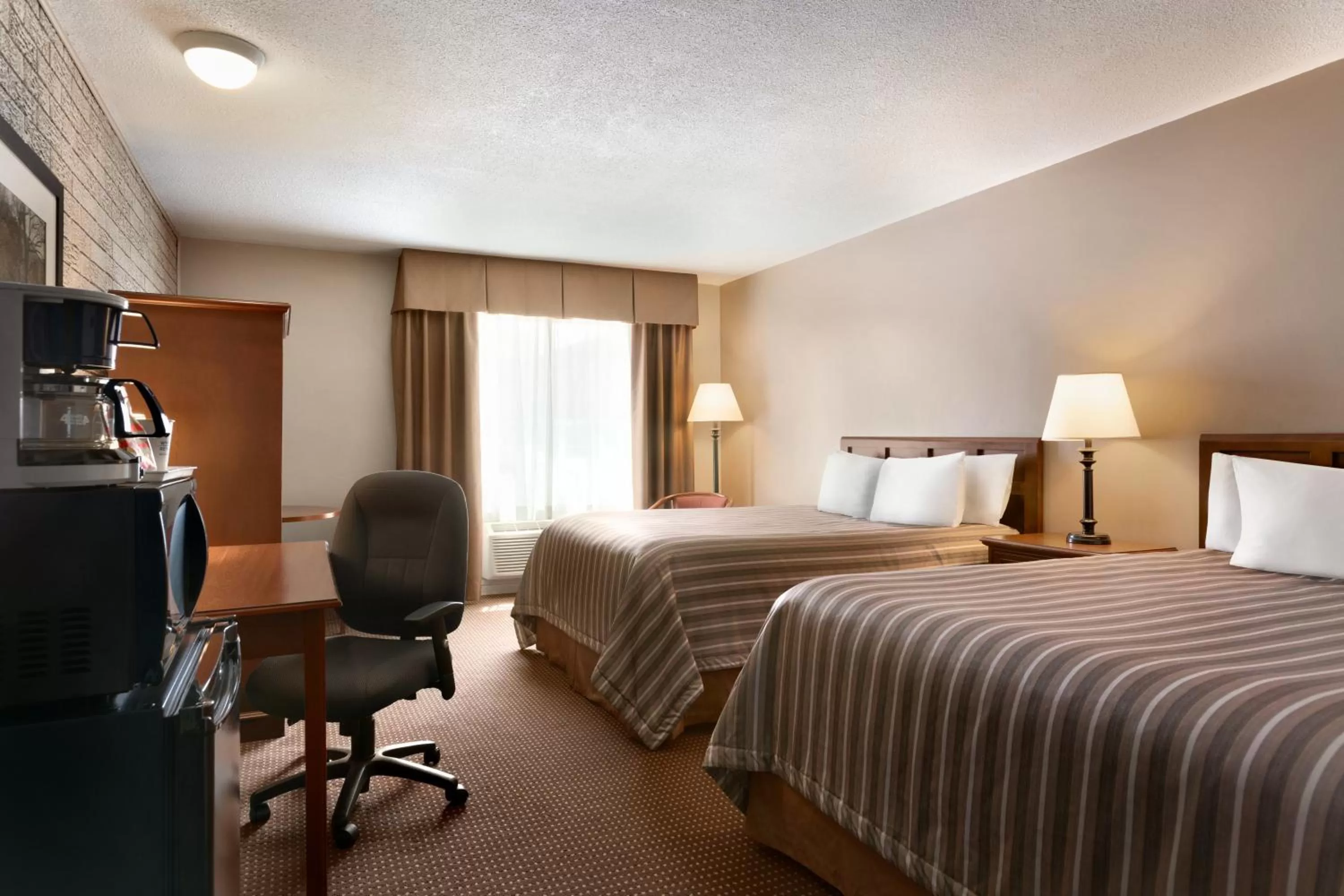 Bed in Travelodge by Wyndham Simcoe