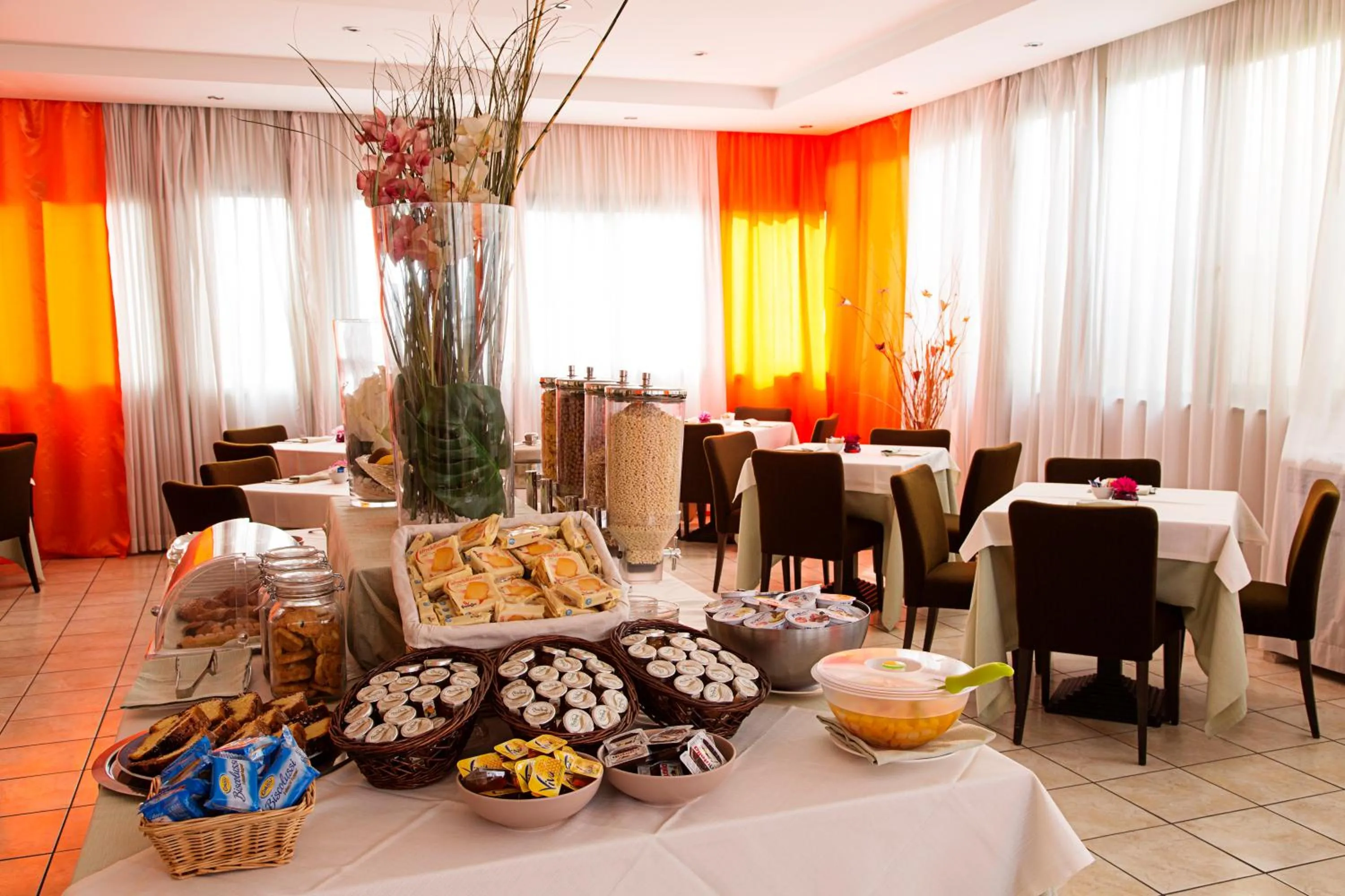 Restaurant/places to eat in Hotel President Pomezia