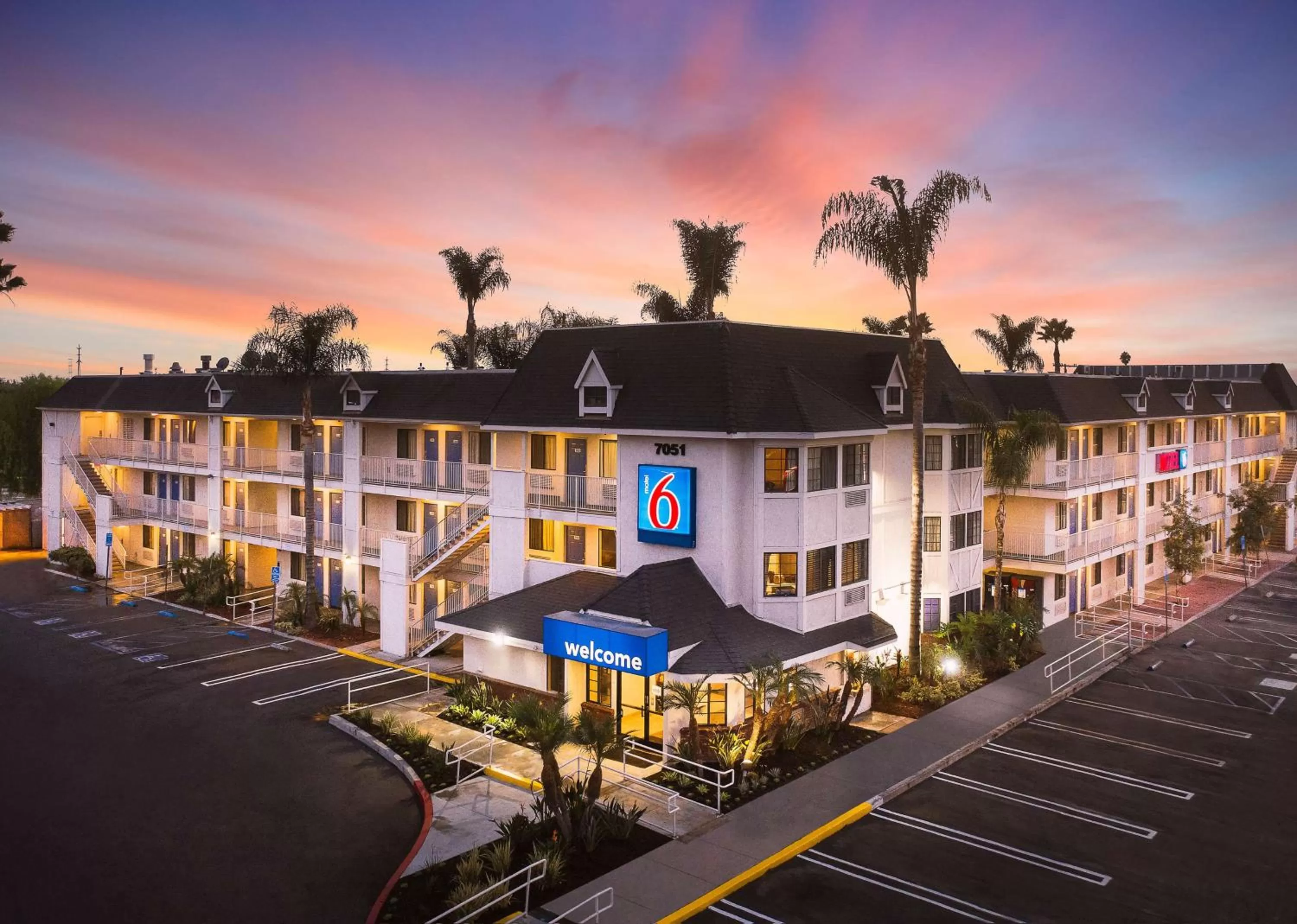 Property building in Motel 6-Buena Park, CA - Knotts Berry Farm - Disneyland