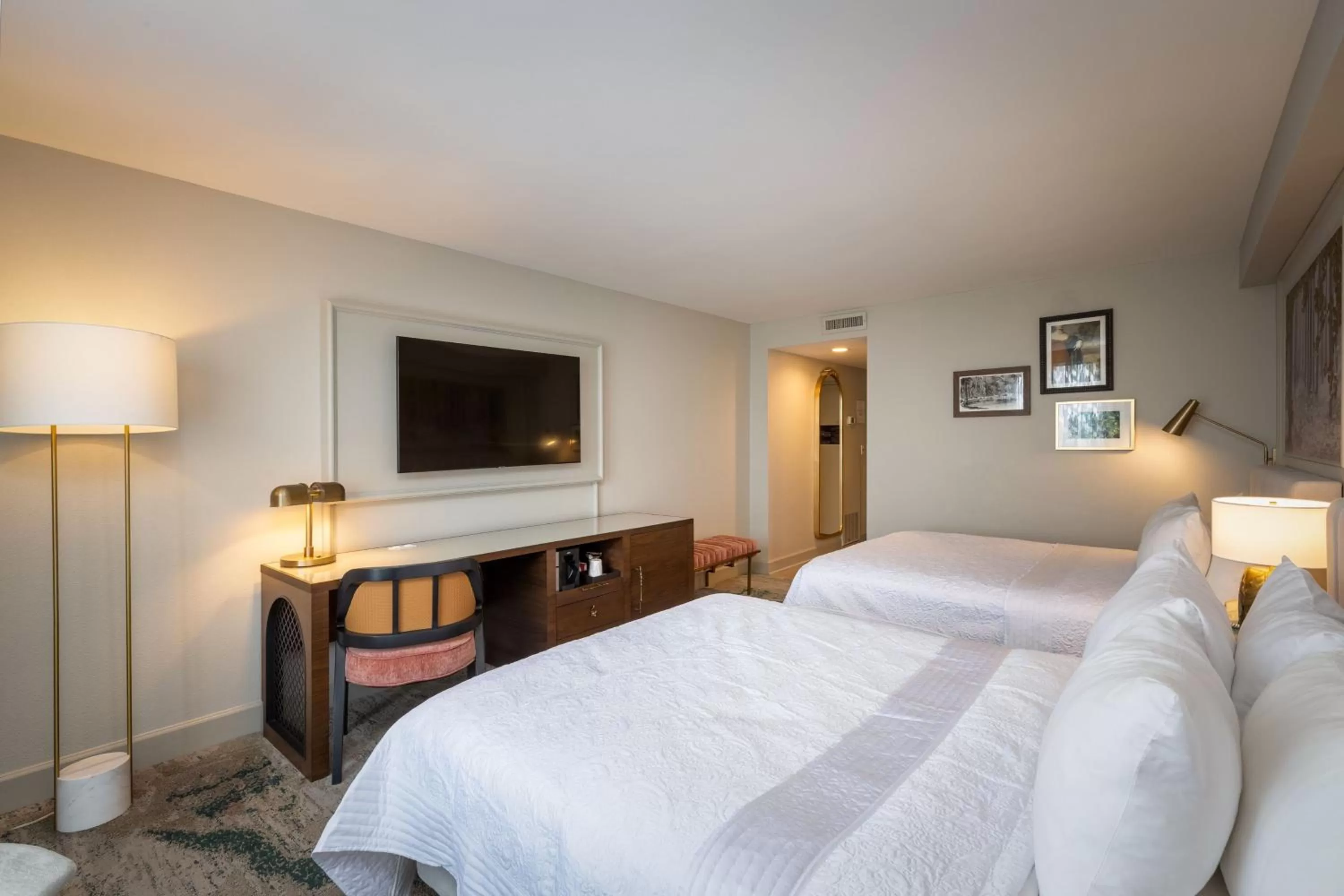 Photo of the whole room, Bed in Castle Hotel, Autograph Collection