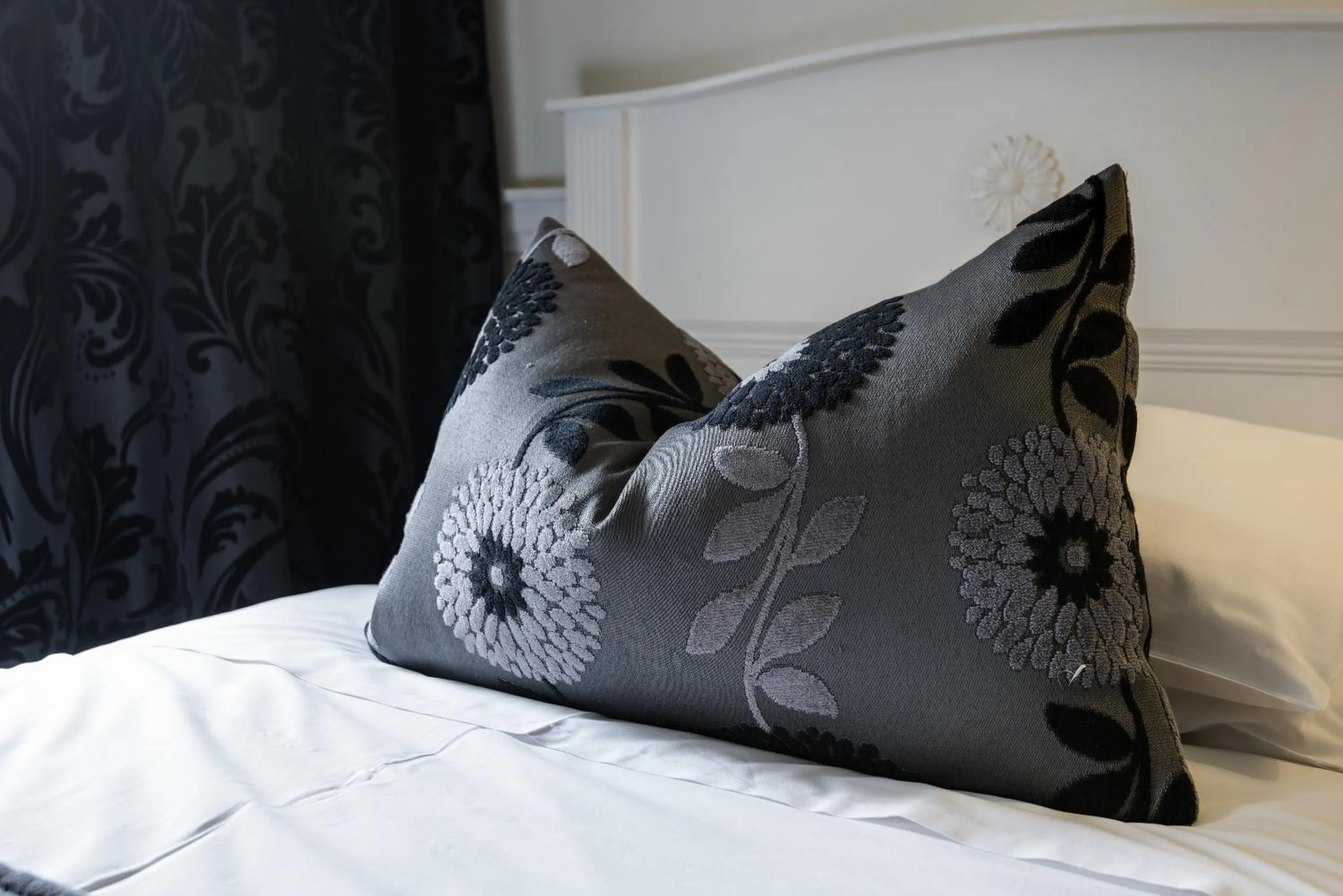 Decorative detail, Bed in Queenshead Hotel Kelso