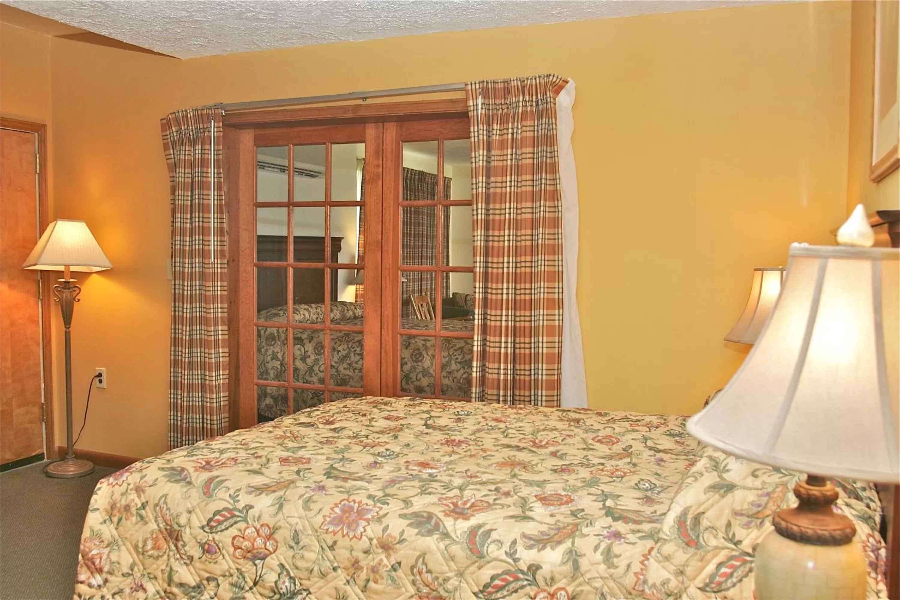 Photo of the whole room, Bed in Stone Fence Resort
