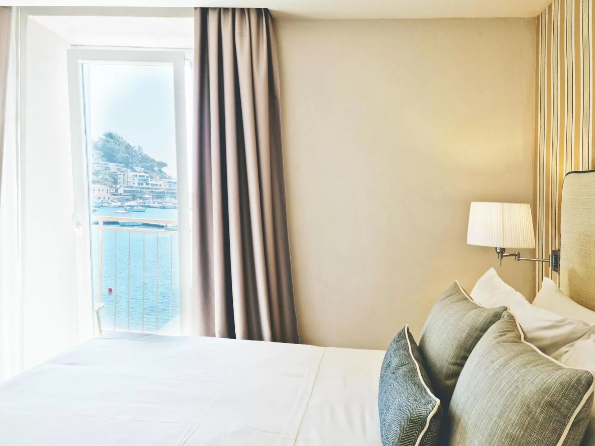 Photo of the whole room, Bed in Hotel Plaza