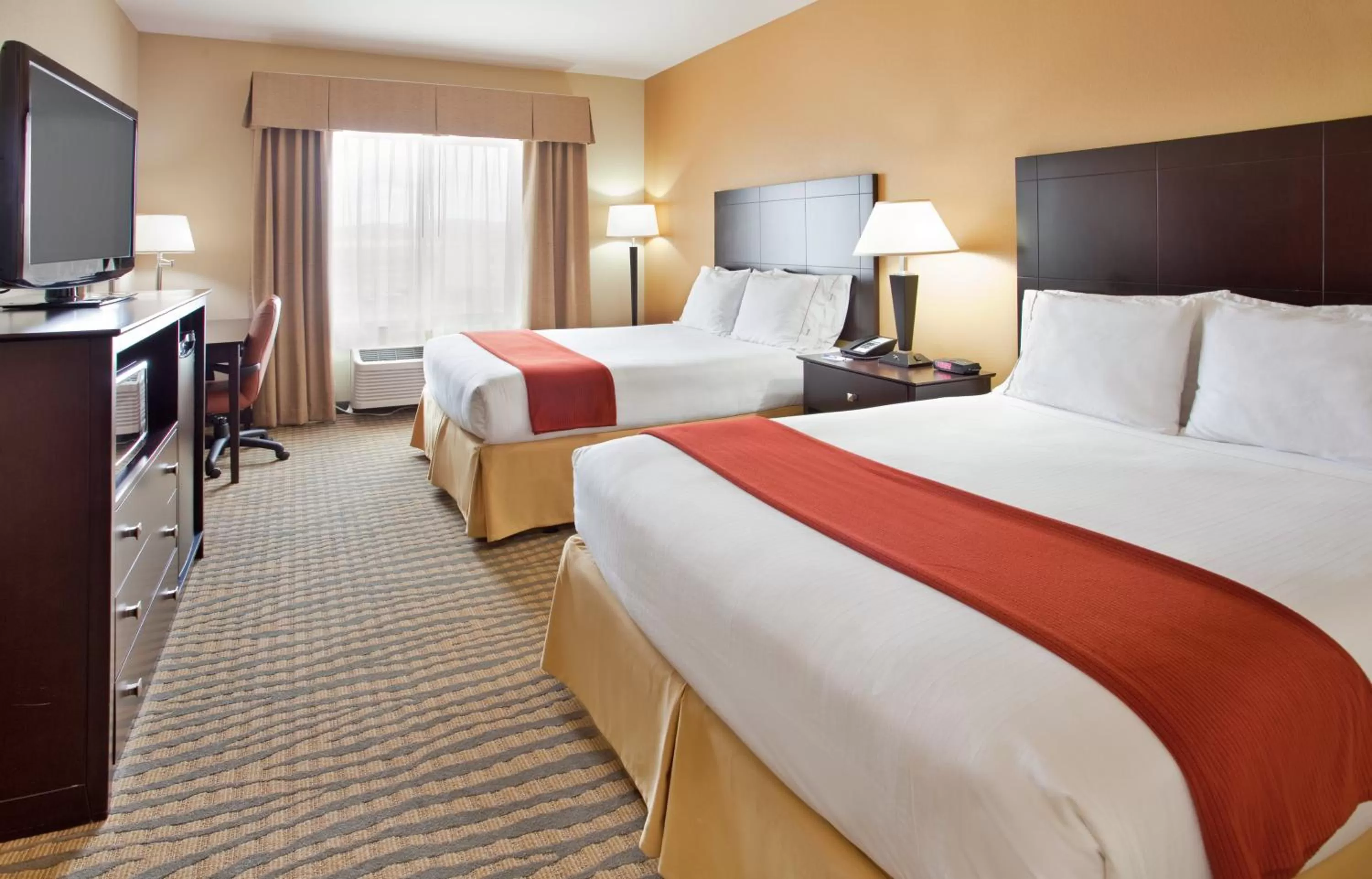 Photo of the whole room, Bed in Holiday Inn Express & Suites Gallup East by IHG