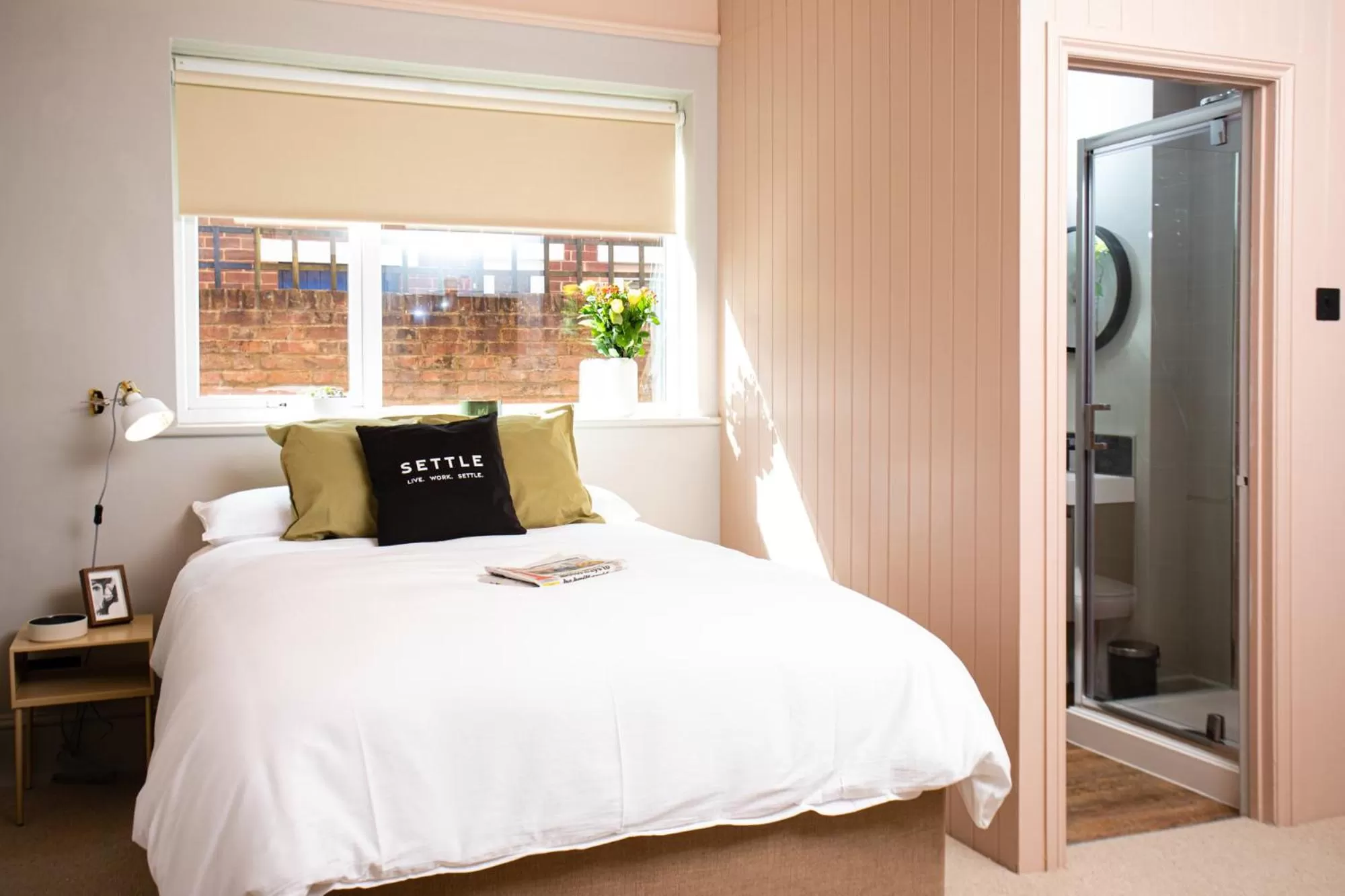 Shower, Bed in Settle in Southampton