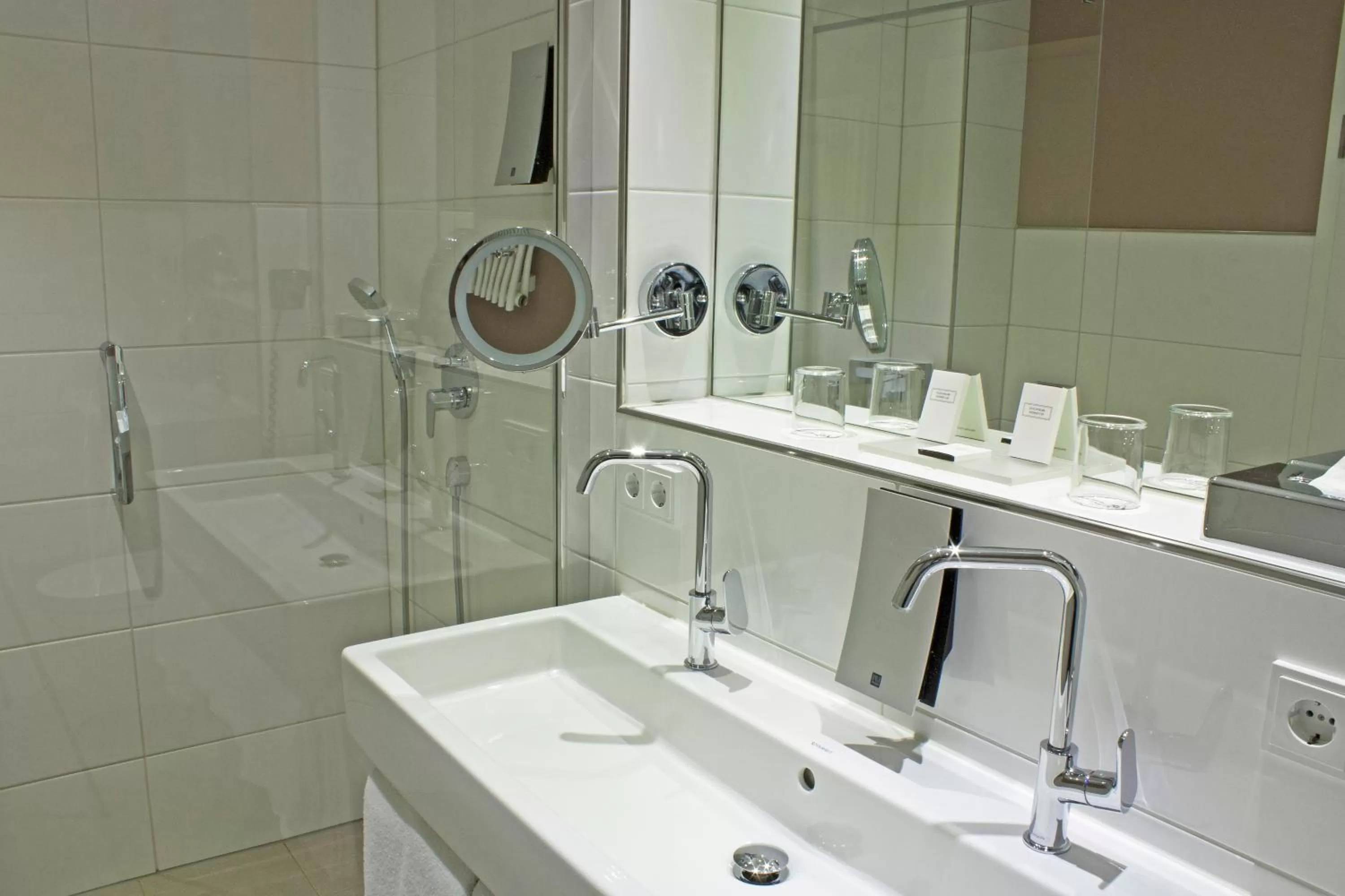 Bathroom in Hotel Bayerischer Hof