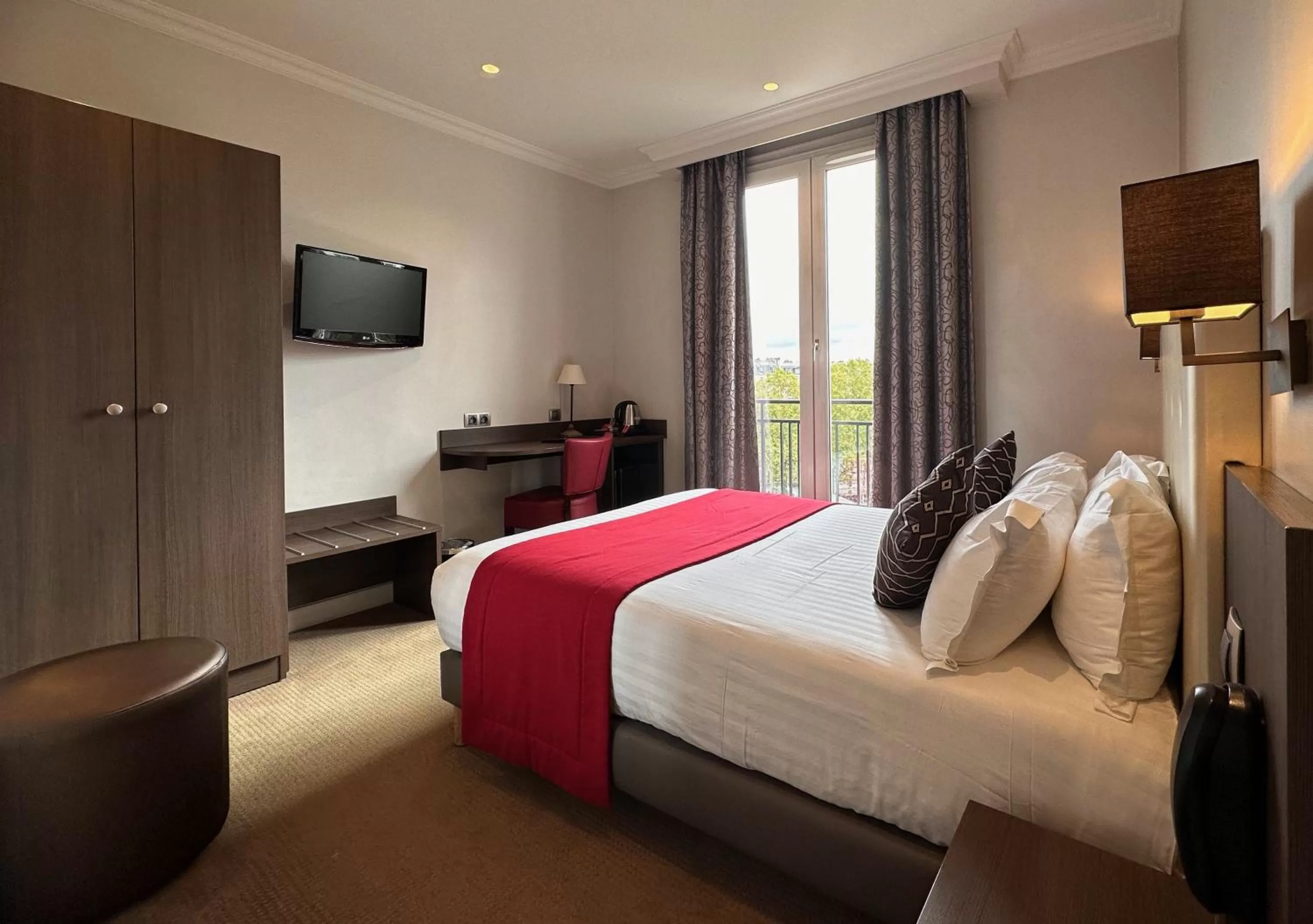 Photo of the whole room, Bed in Hôtel Du Midi Paris Montparnasse