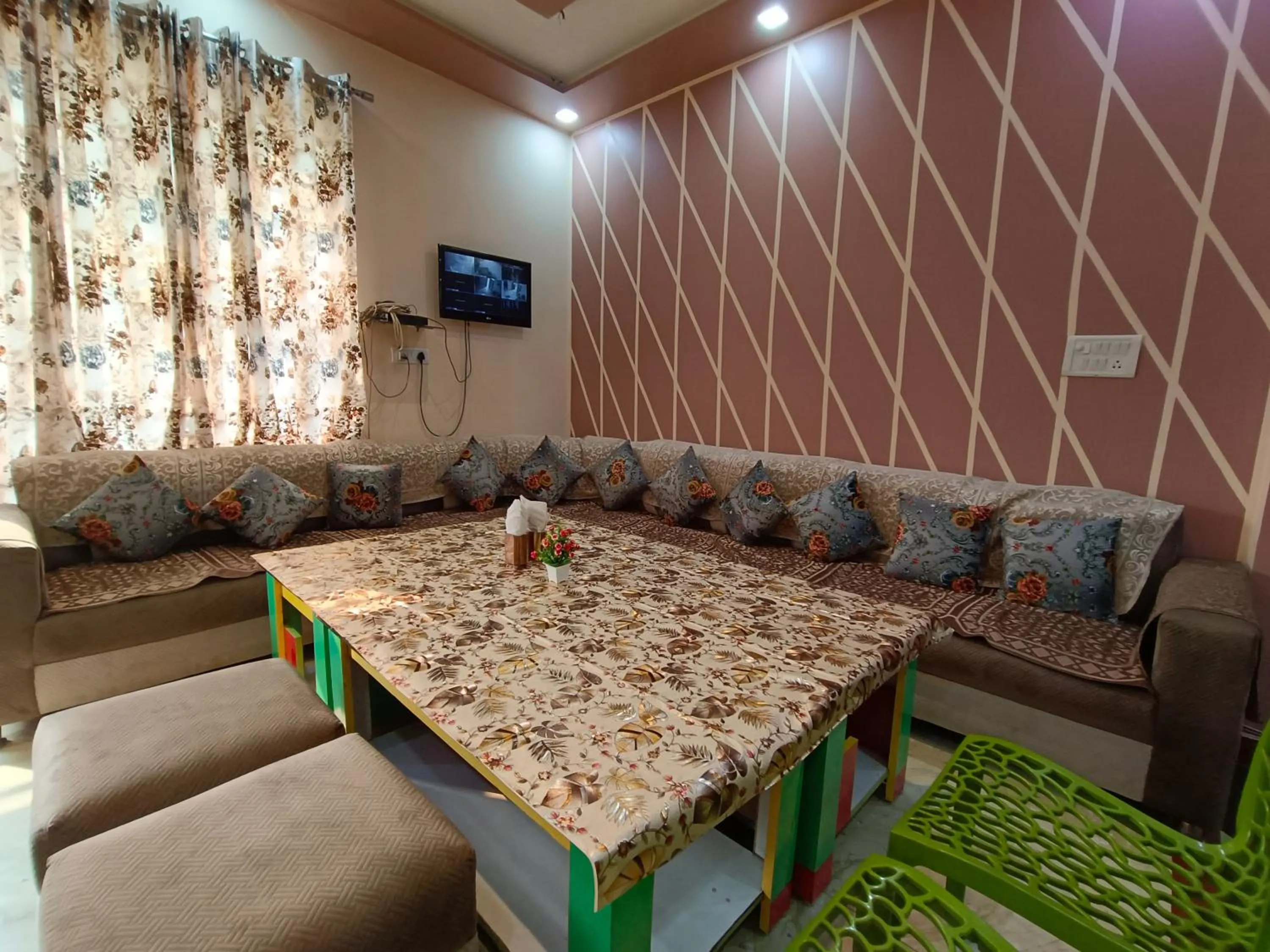 Property building in Friends Home Stay - Agra