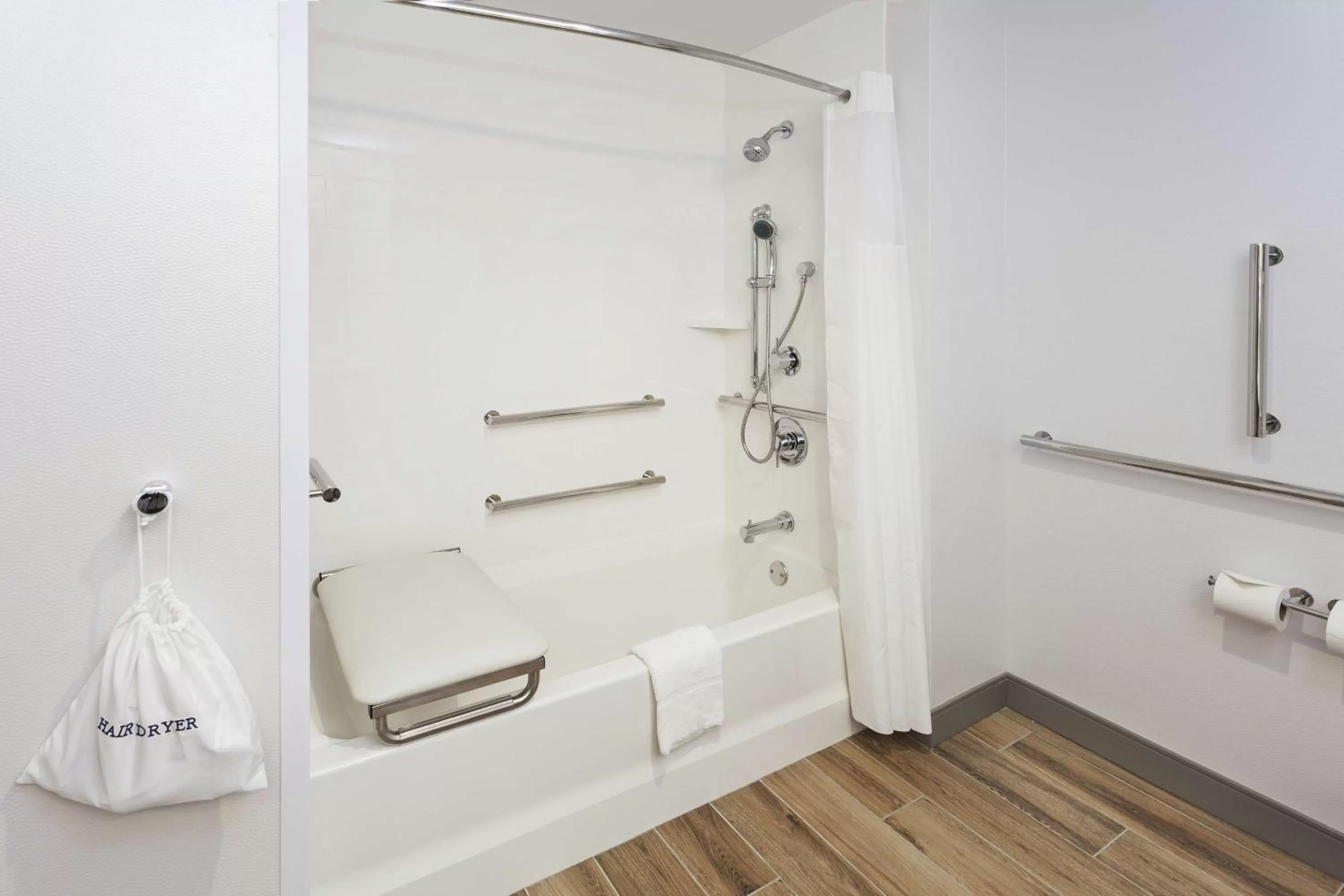 Bathroom in Hampton Inn & Suites Rocky Hill - Hartford South