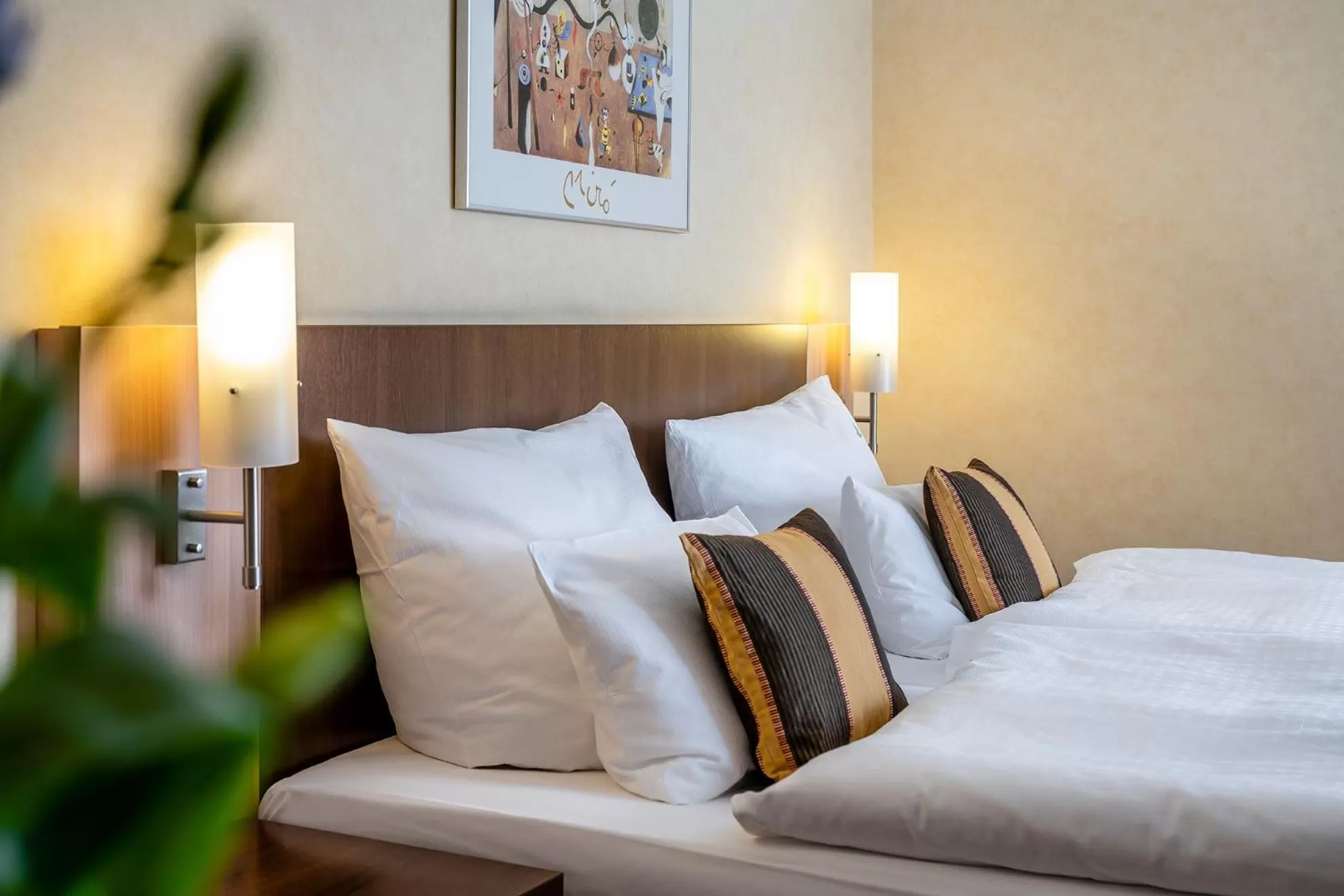 Decorative detail, Bed in Insel Hotel Bonn - Superior