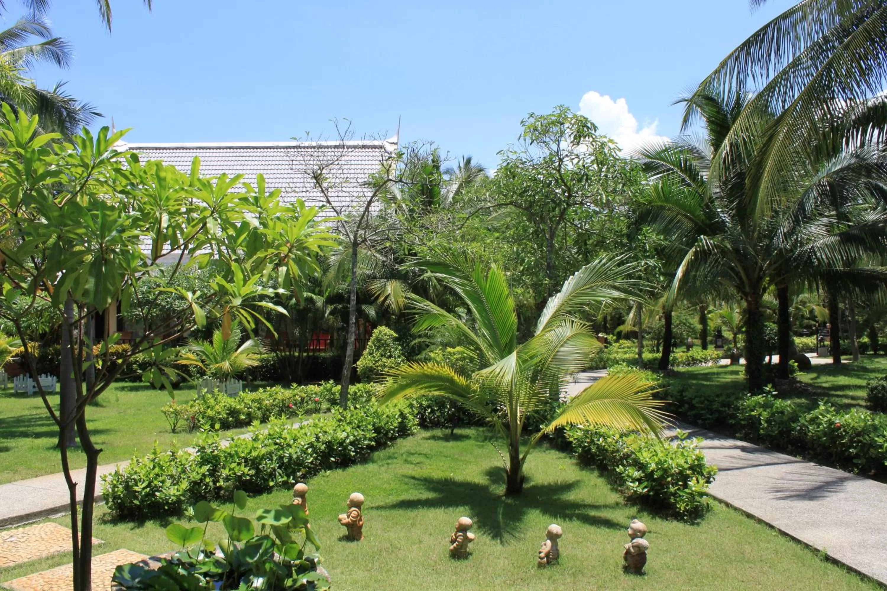 Garden in Mukdara Beach Villa & Spa Resort