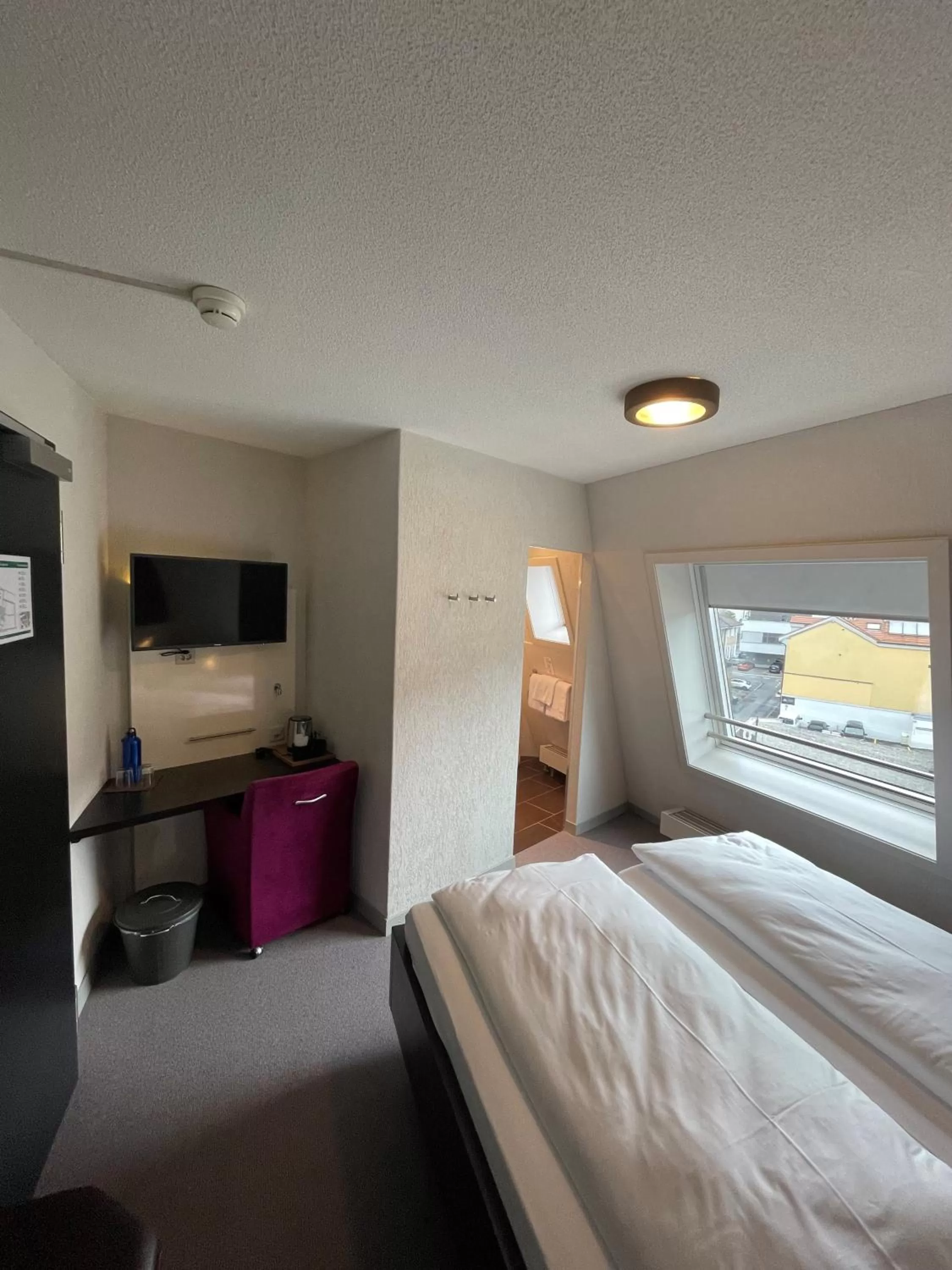 Bed in The Guesthouse by The Hey Hotel