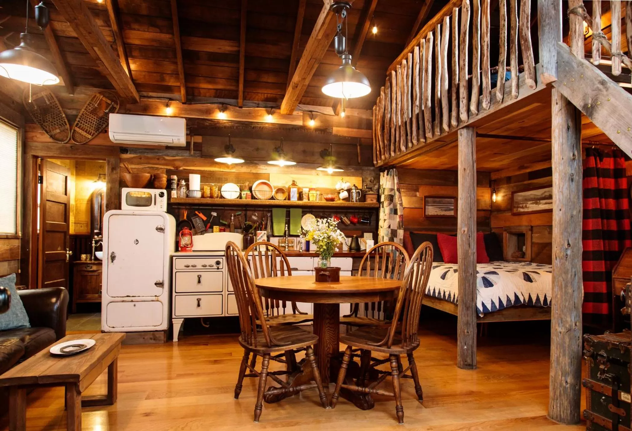 Restaurant/Places to Eat in The Front Porch Hidden Oasis