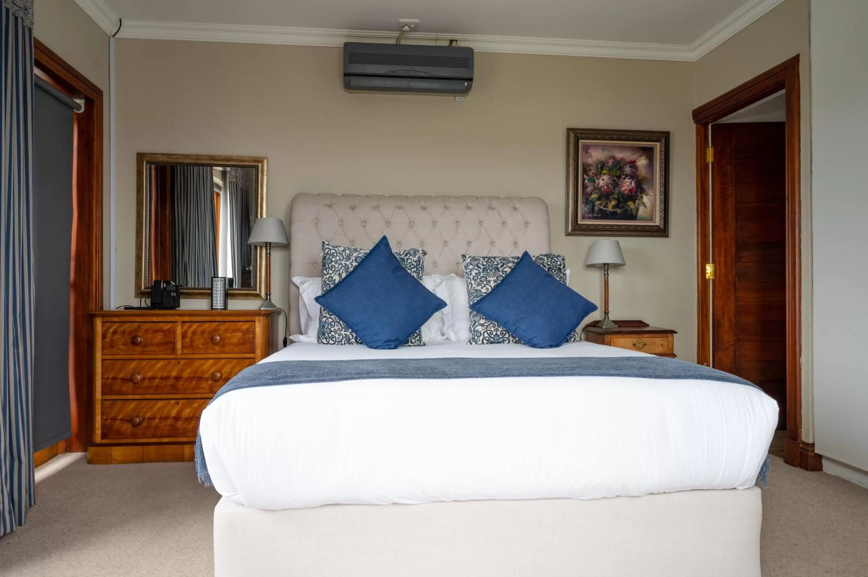 Bed in Issaquena Heights Boutique Hotel