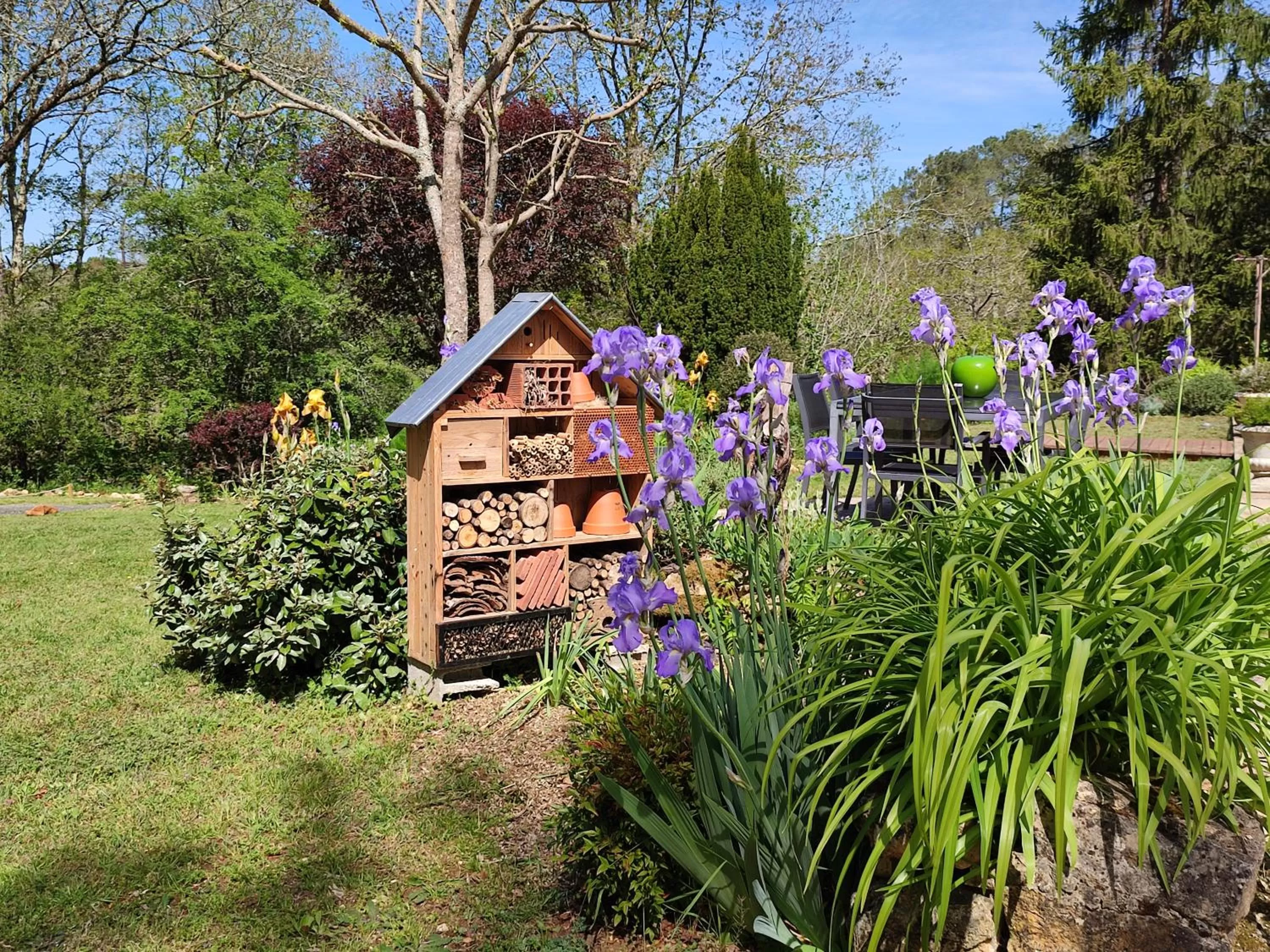 Garden, Property Building in Aux Couleurs d'Esteil
