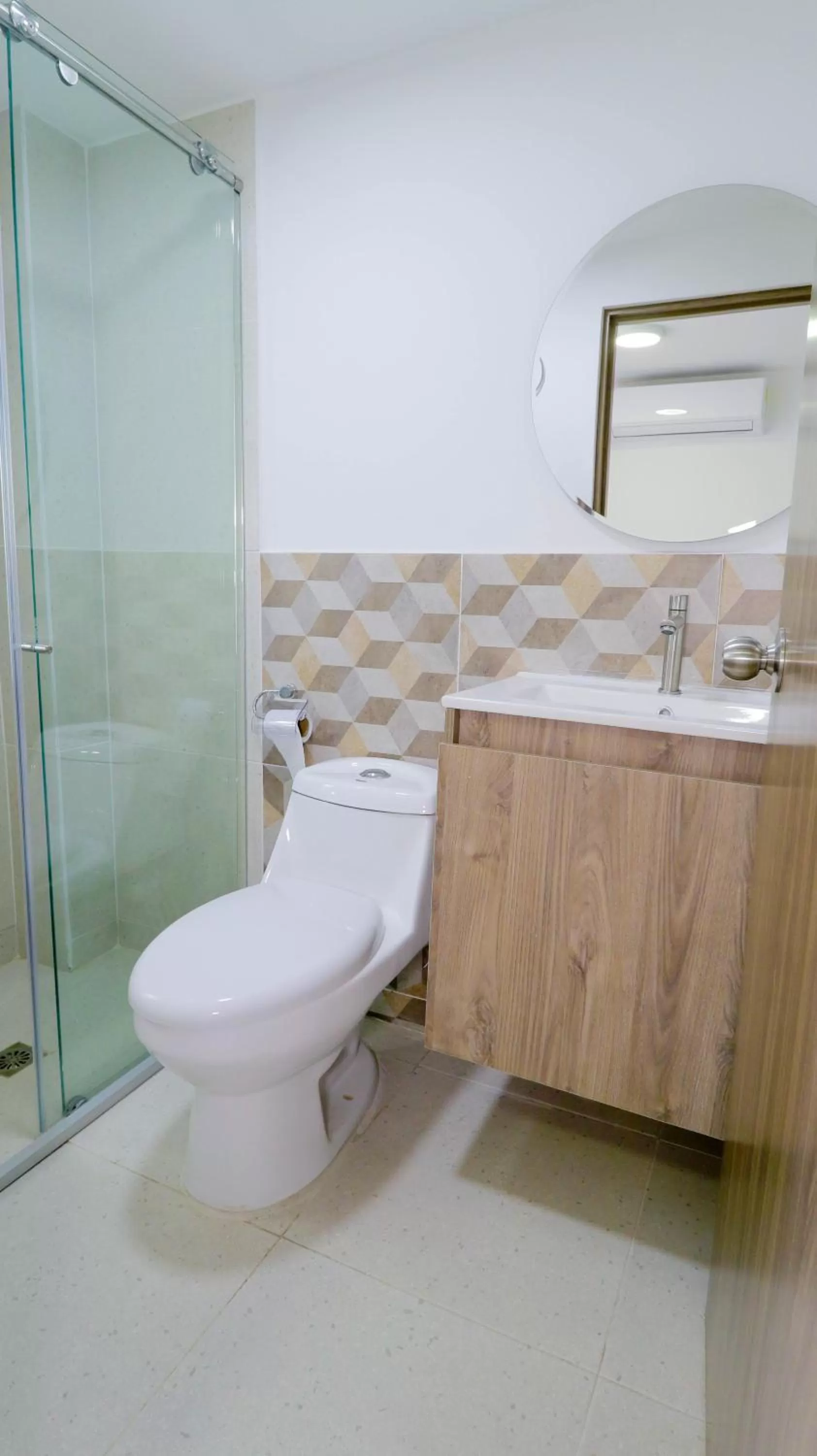 Shower, Bathroom in Aw Hotel Pasarela Real