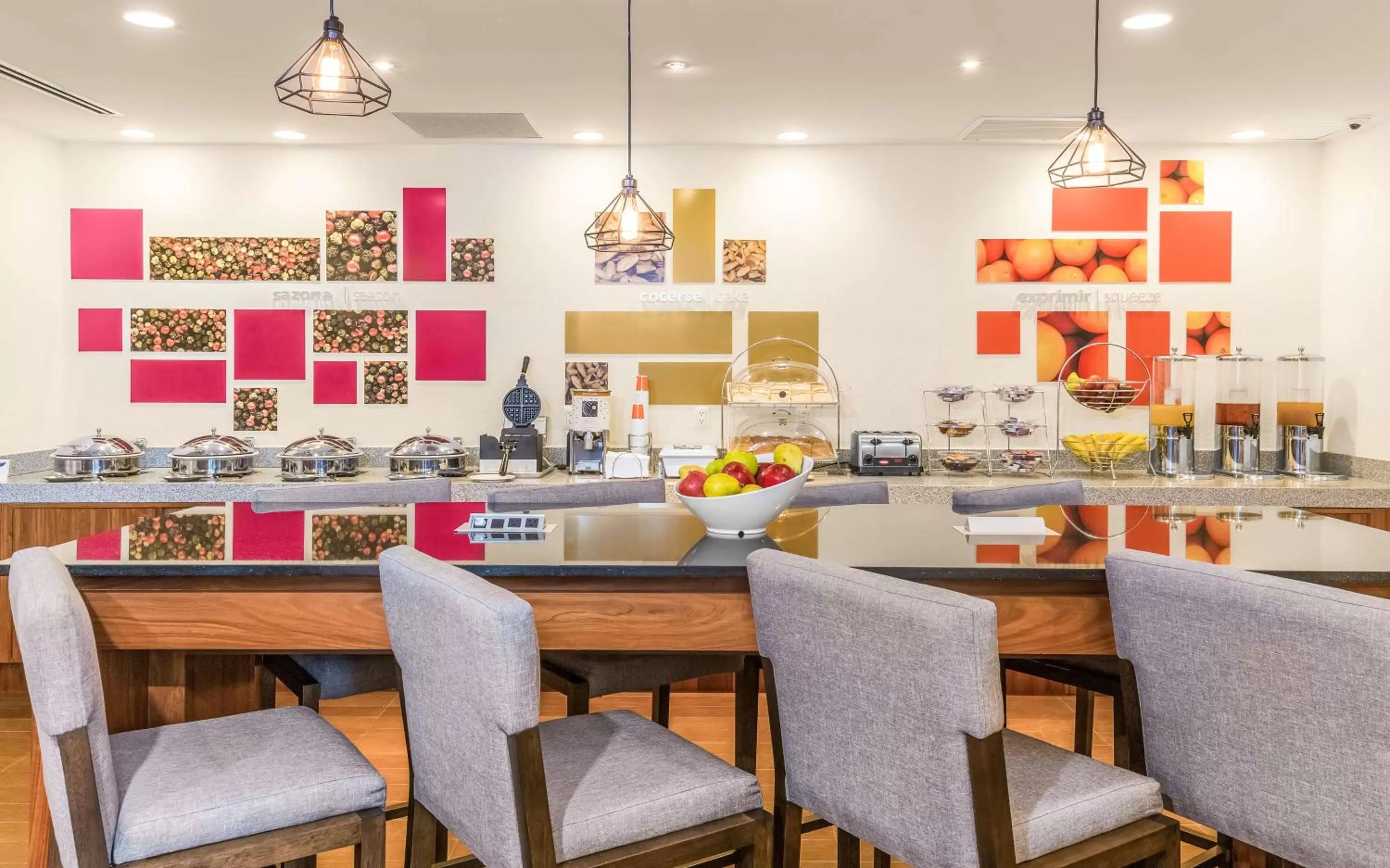 Dining area in Hampton Inn & Suites by Hilton Los Cabos