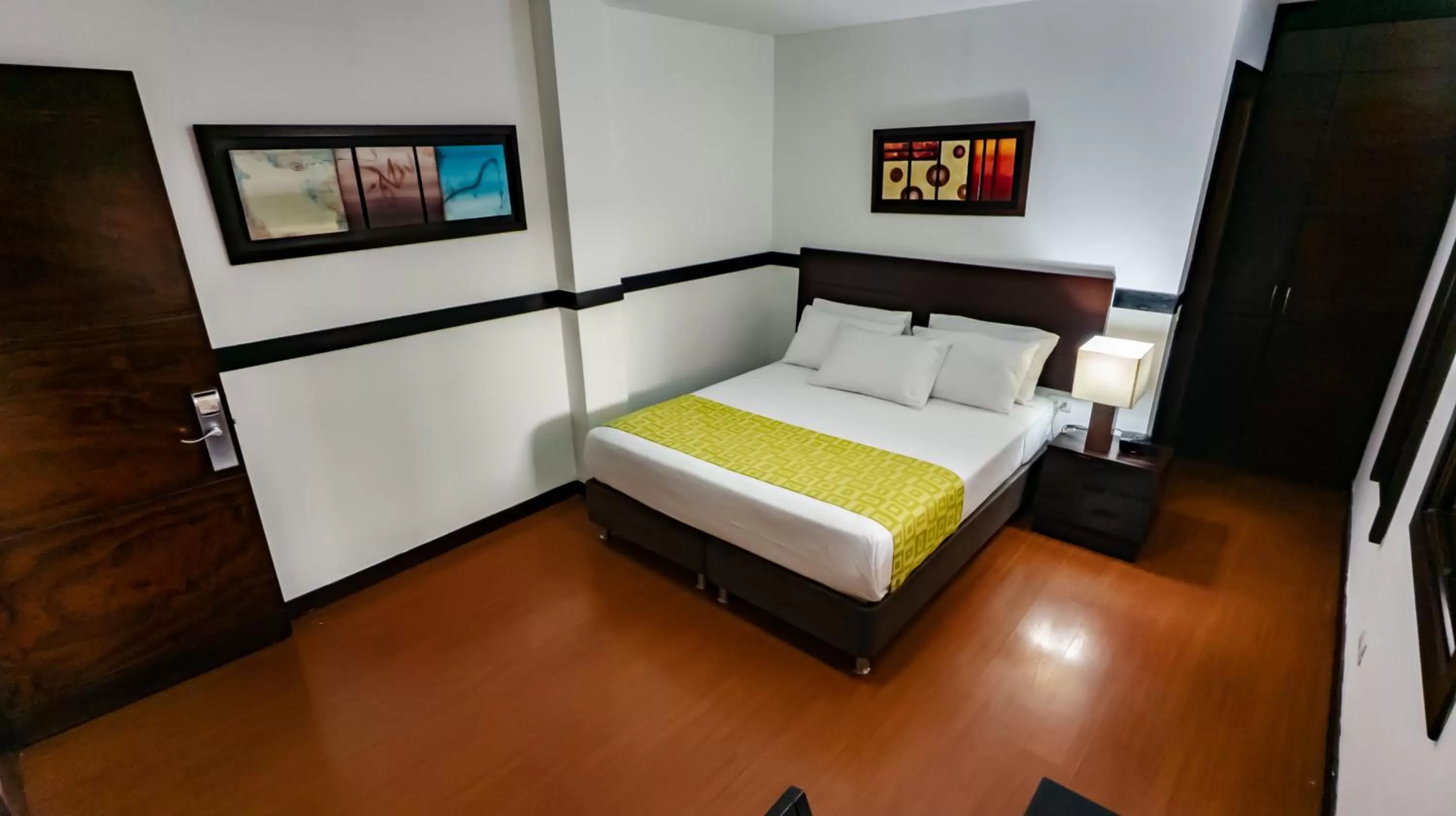 Bed in Hotel Charlotte Suite 26