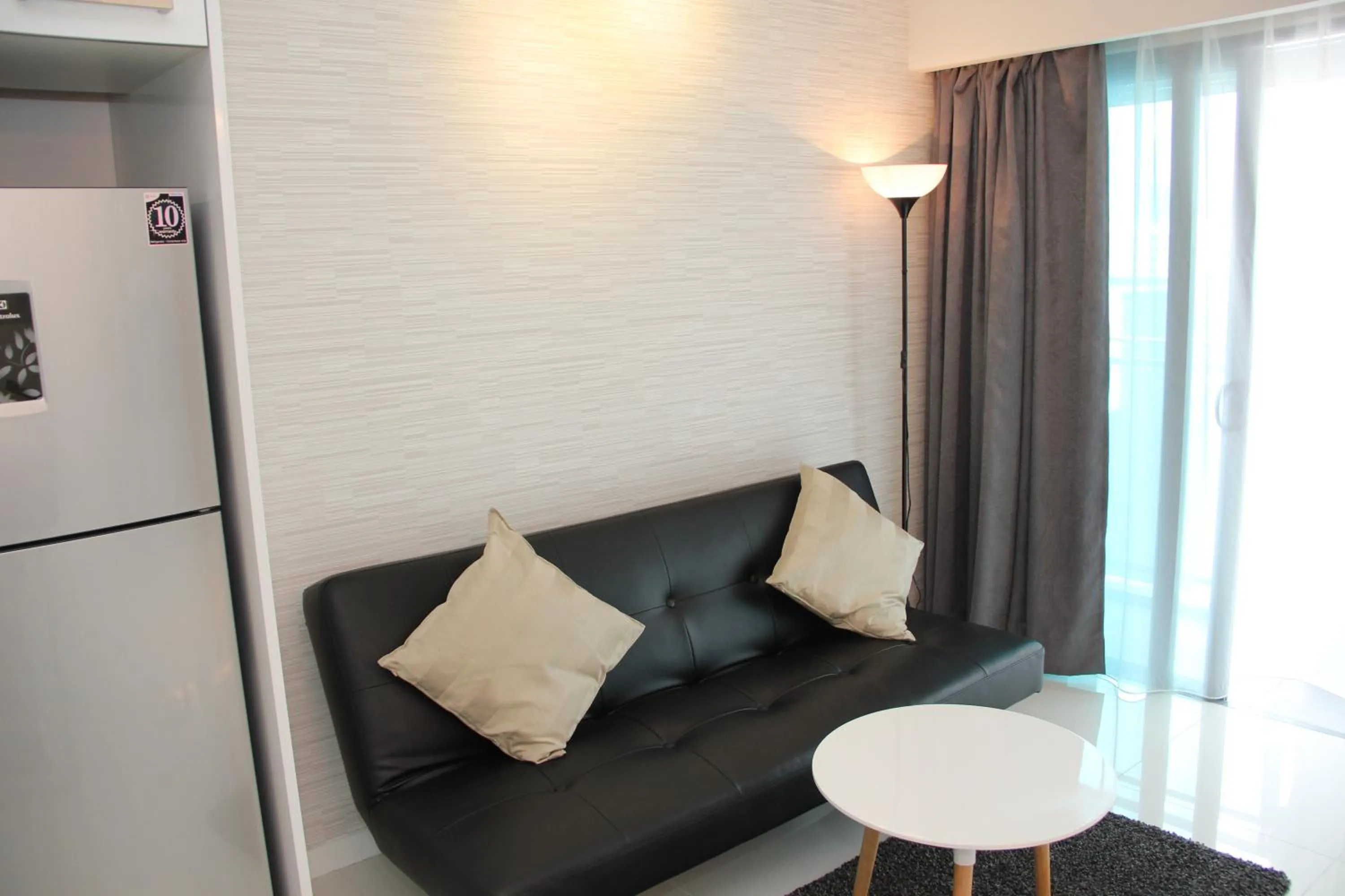 Living room in Summer Suites Residences by Subhome