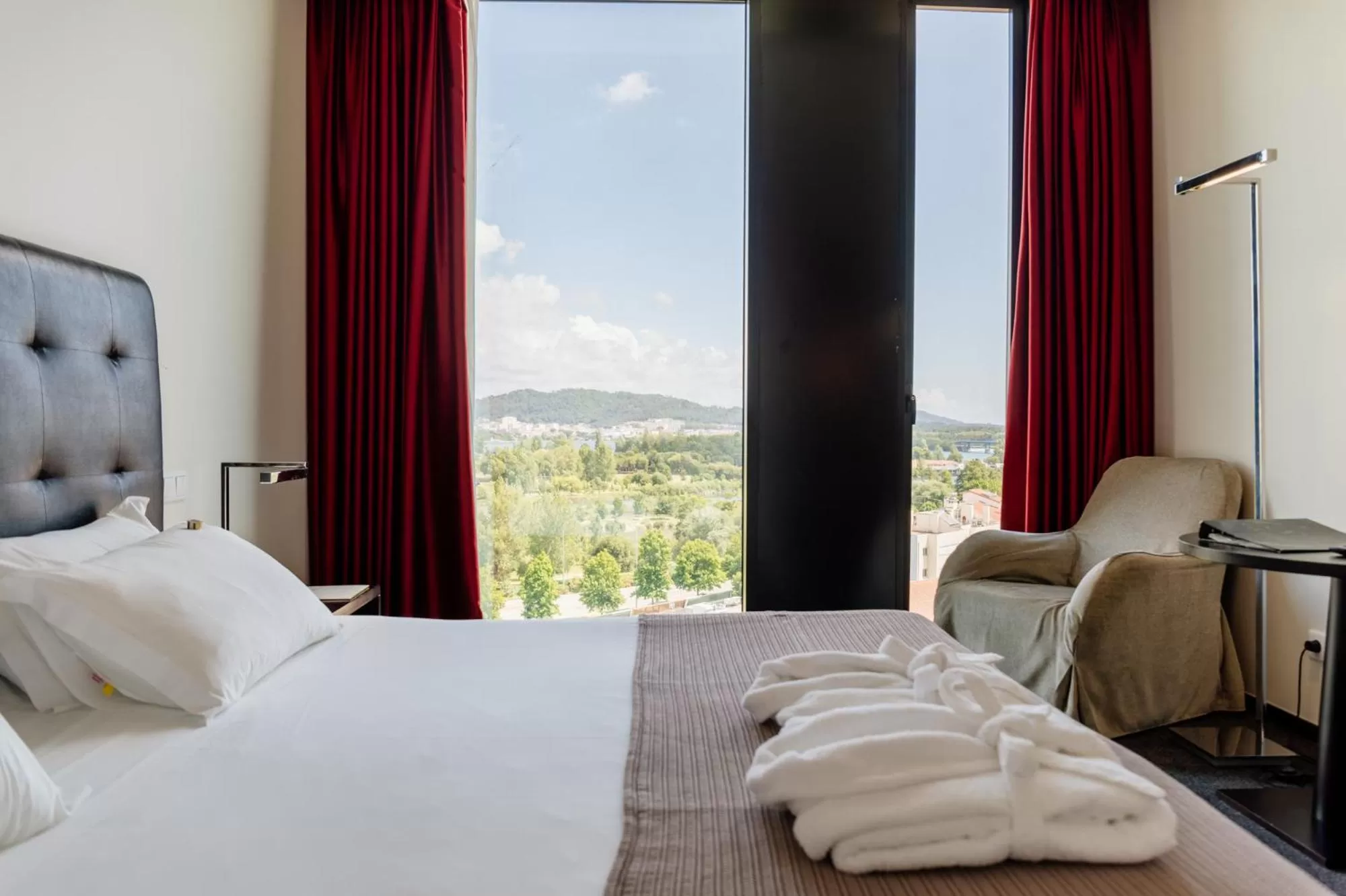 River view, Bed in Axis Viana Business & SPA Hotel