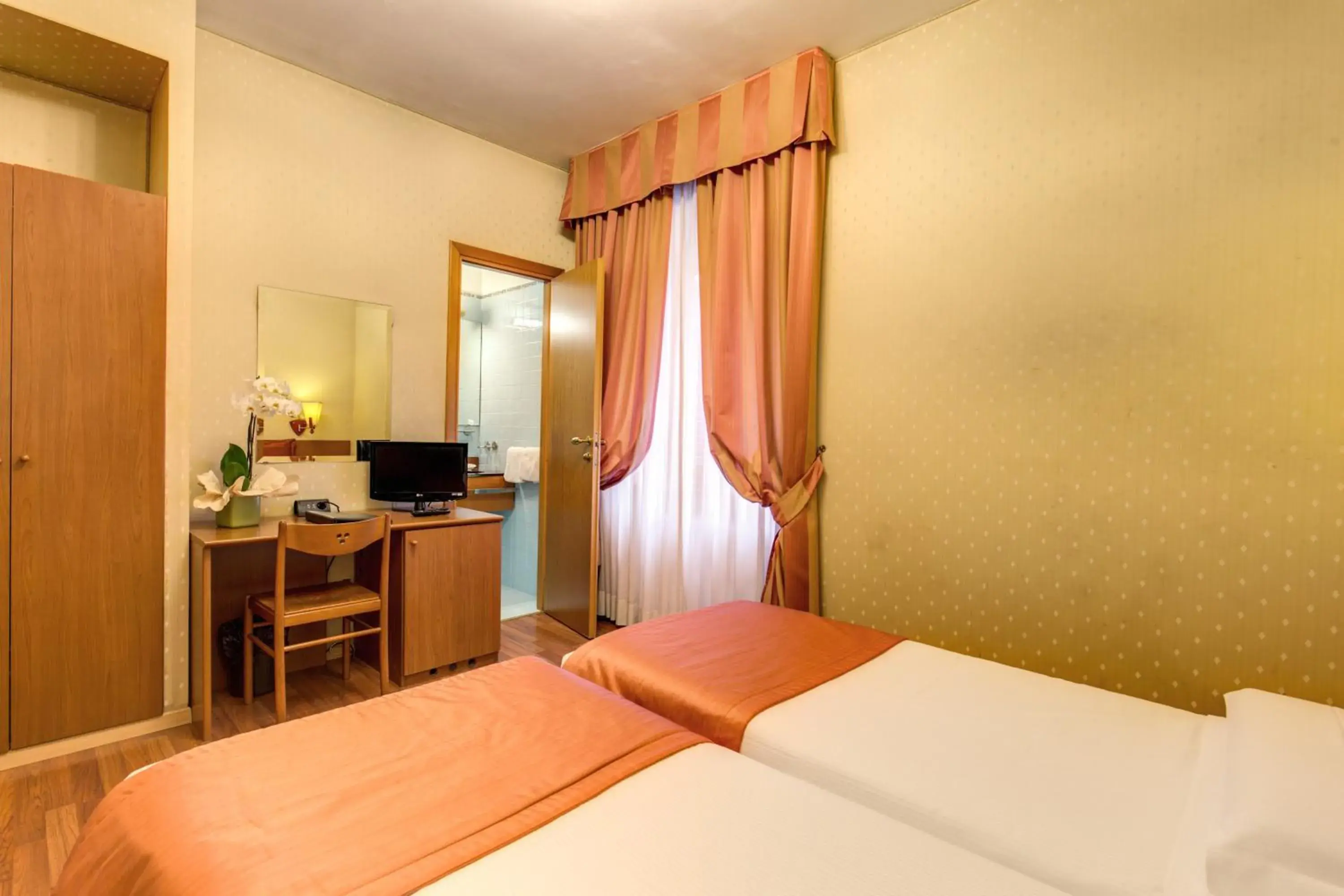 Double or Twin Room in Flower Garden Hotel Double or Twin Room in Flower Garden Hotel