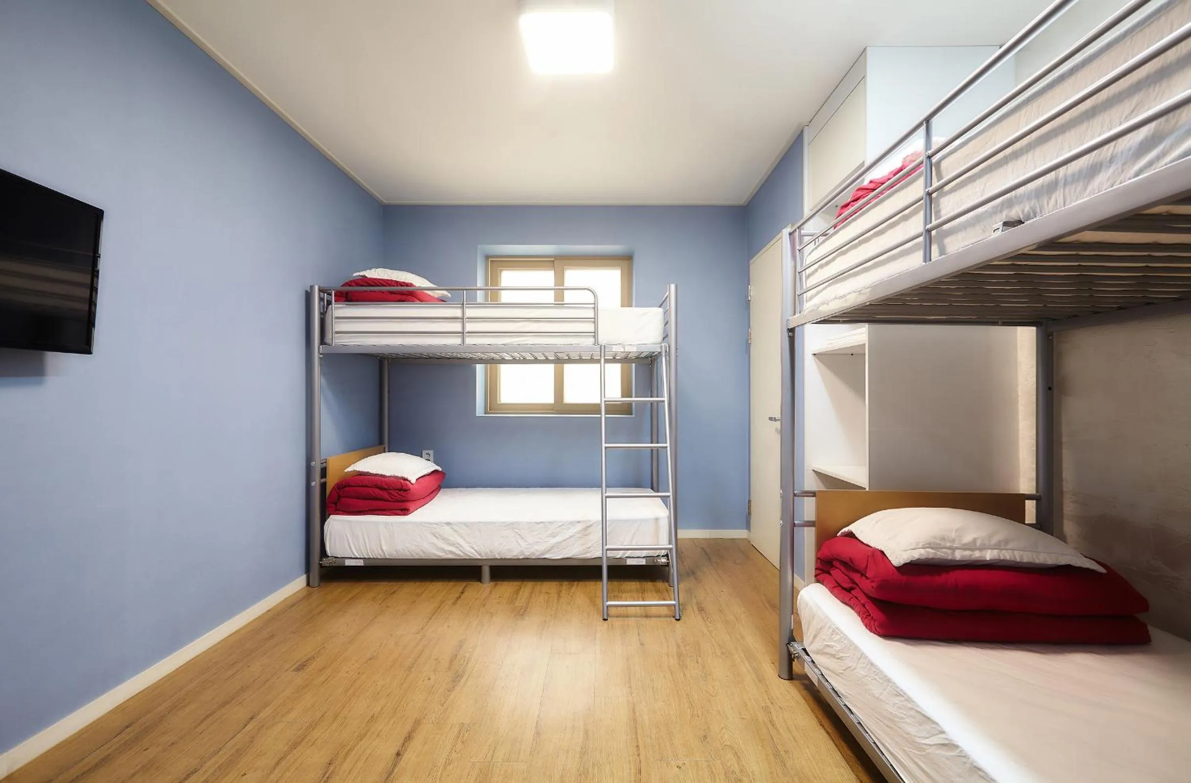 Day, Bed in Red Guesthouse