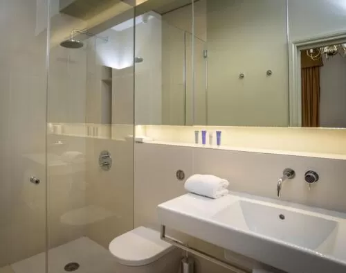 Shower in The Goodenough Hotel London