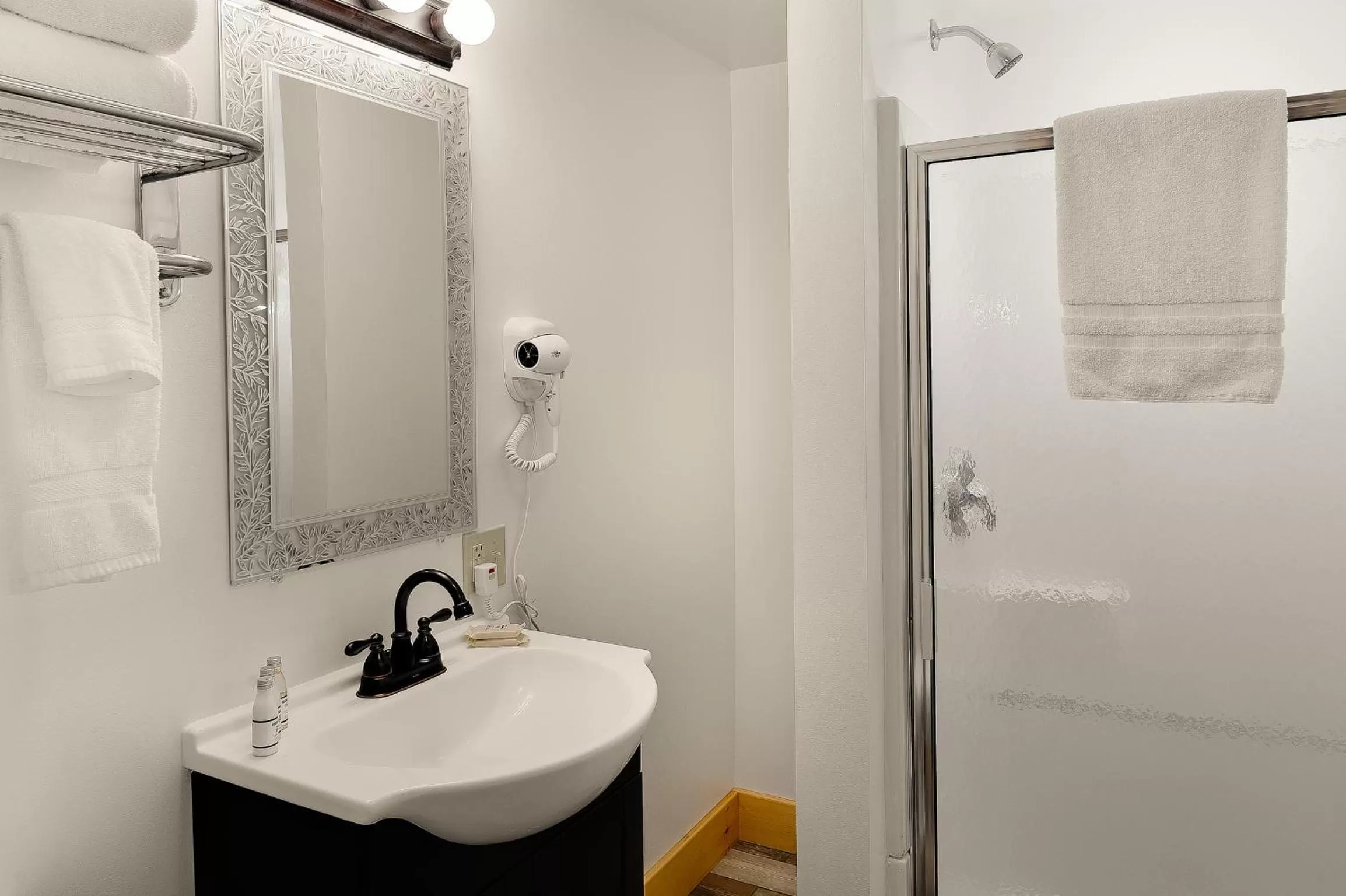 Bathroom in Cobble Mountain Lodge