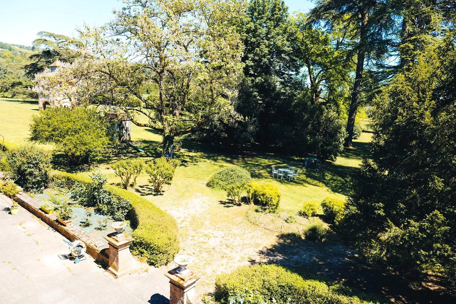 Garden view in La Maison du Saula