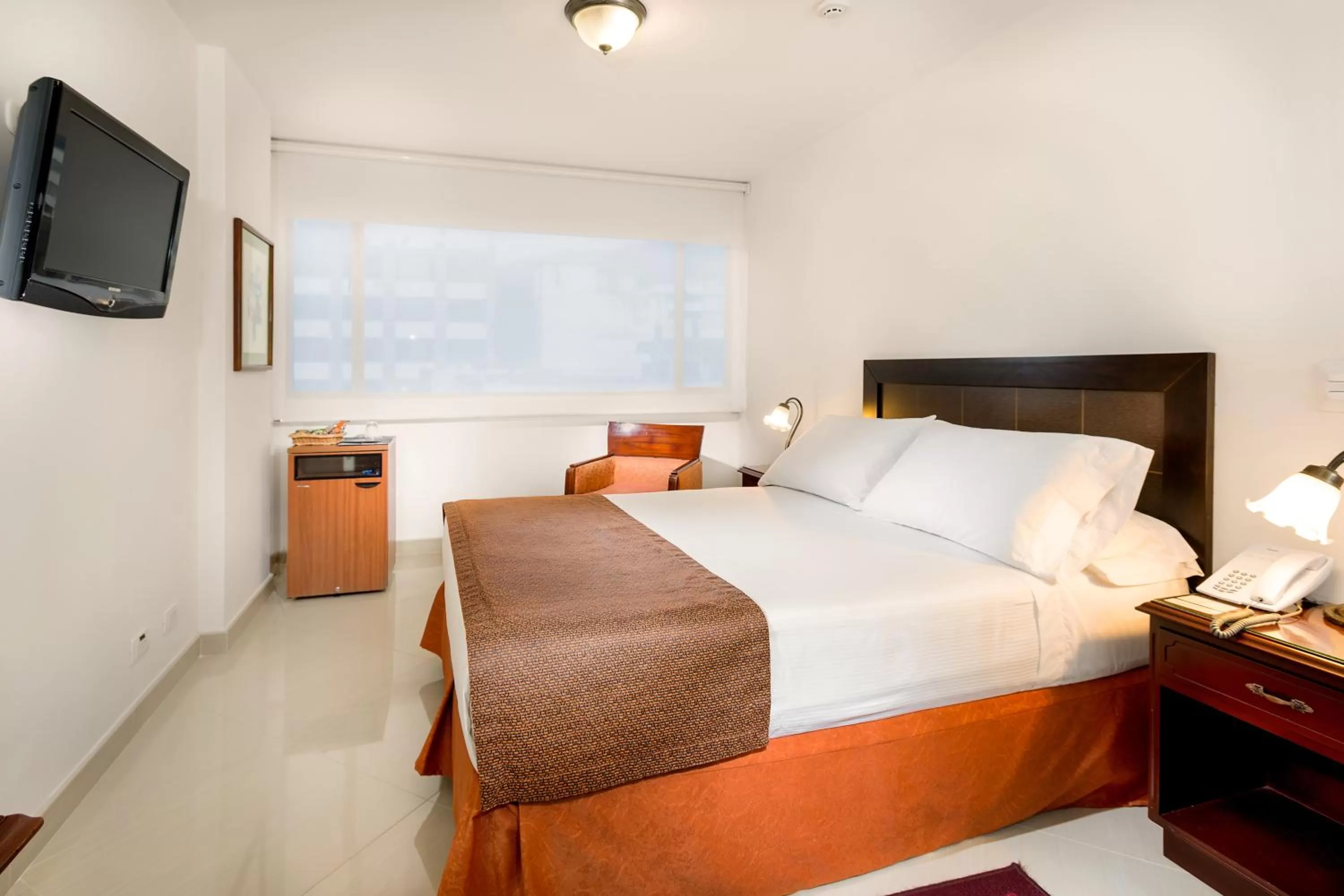 Bedroom, Bed in Hotel Dann Combeima