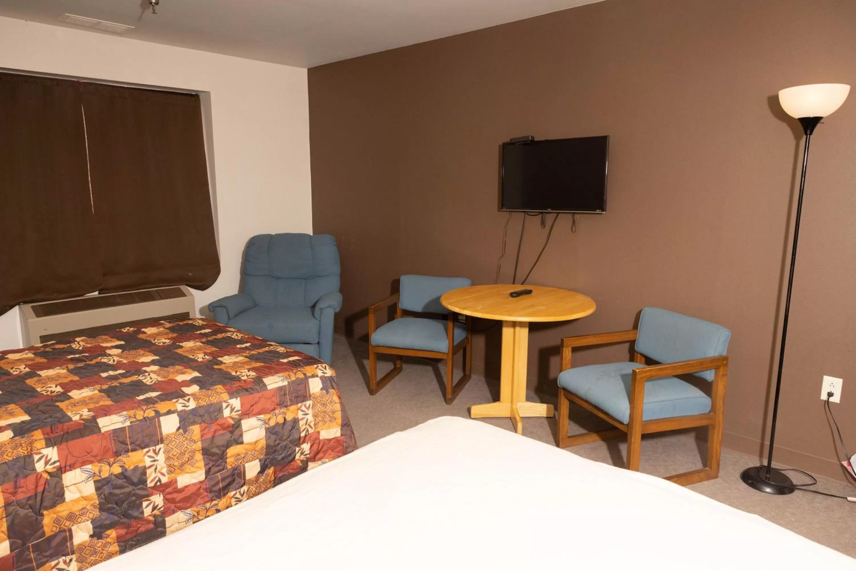 Bedroom, Bed in Lafayette Inn