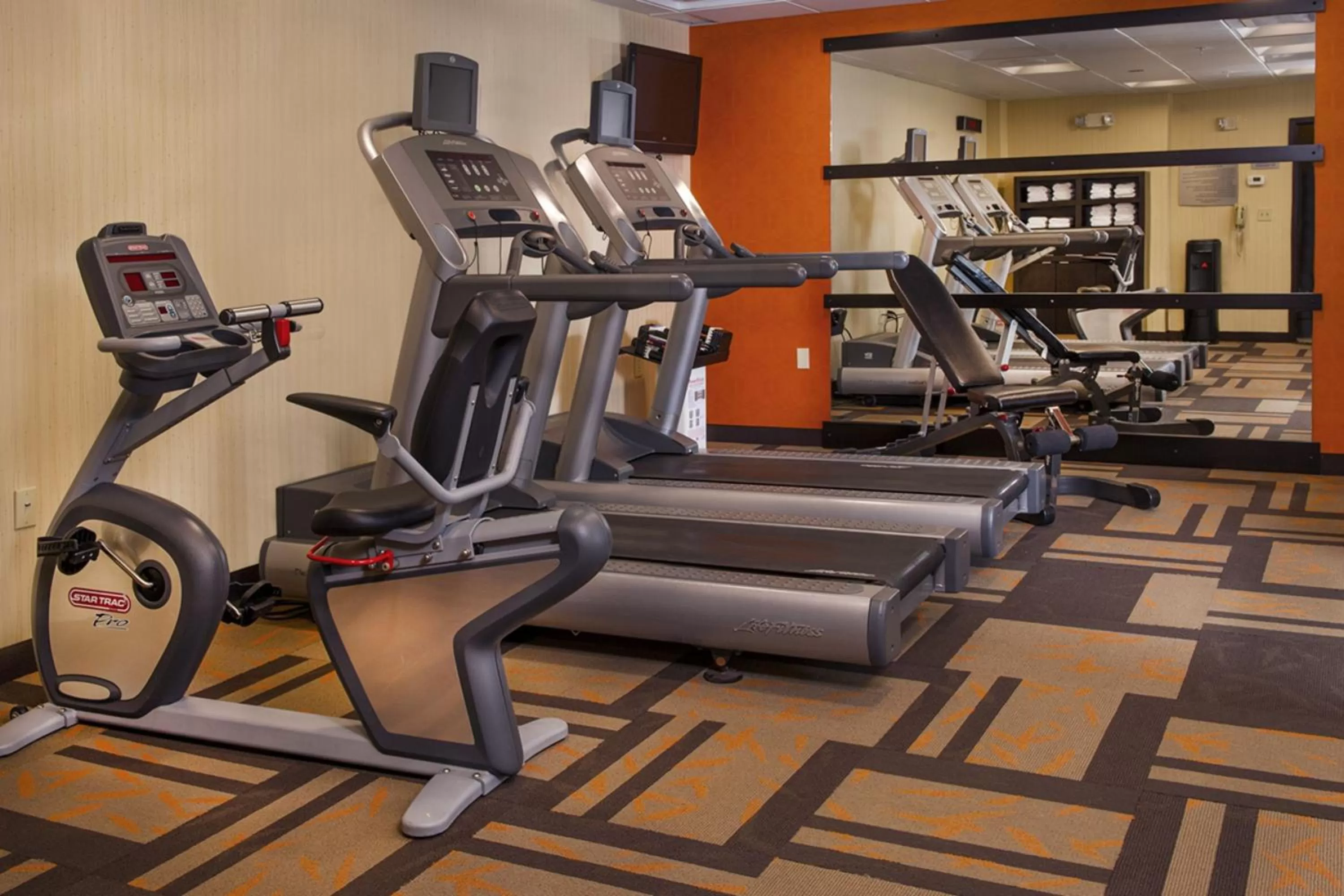 Fitness centre/facilities in Courtyard by Marriott Richmond Northwest