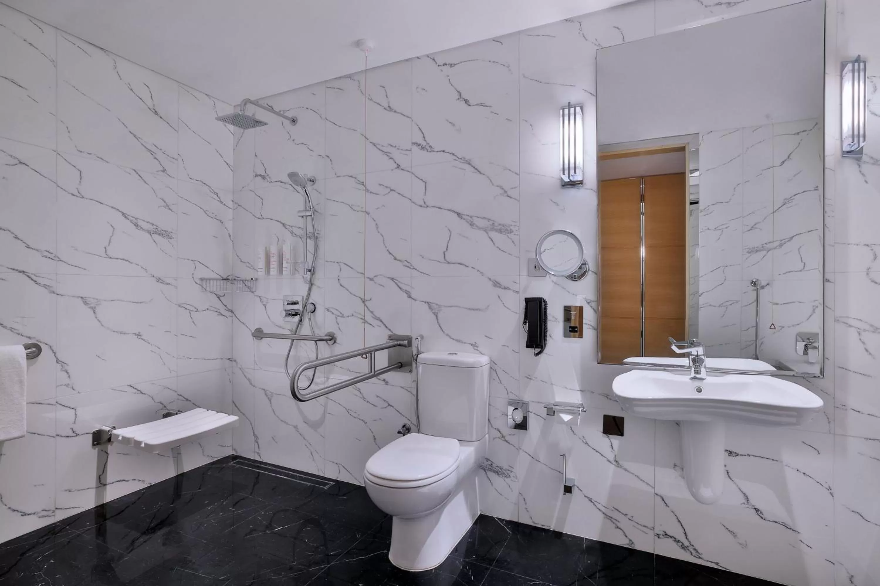 Bathroom in Marriott Resort Palm Jumeirah, Dubai