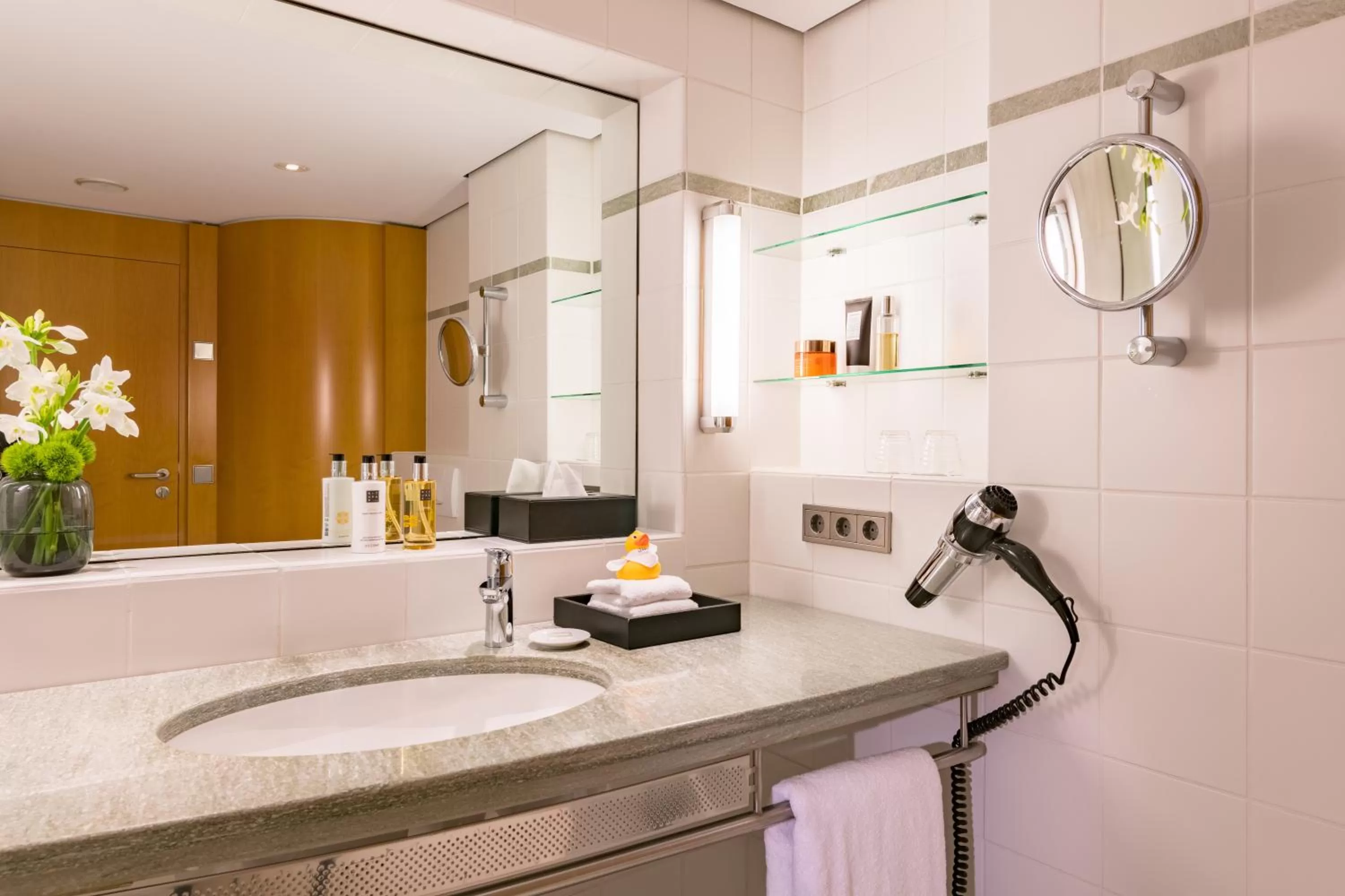 Bathroom in THE MADISON Hotel Hamburg