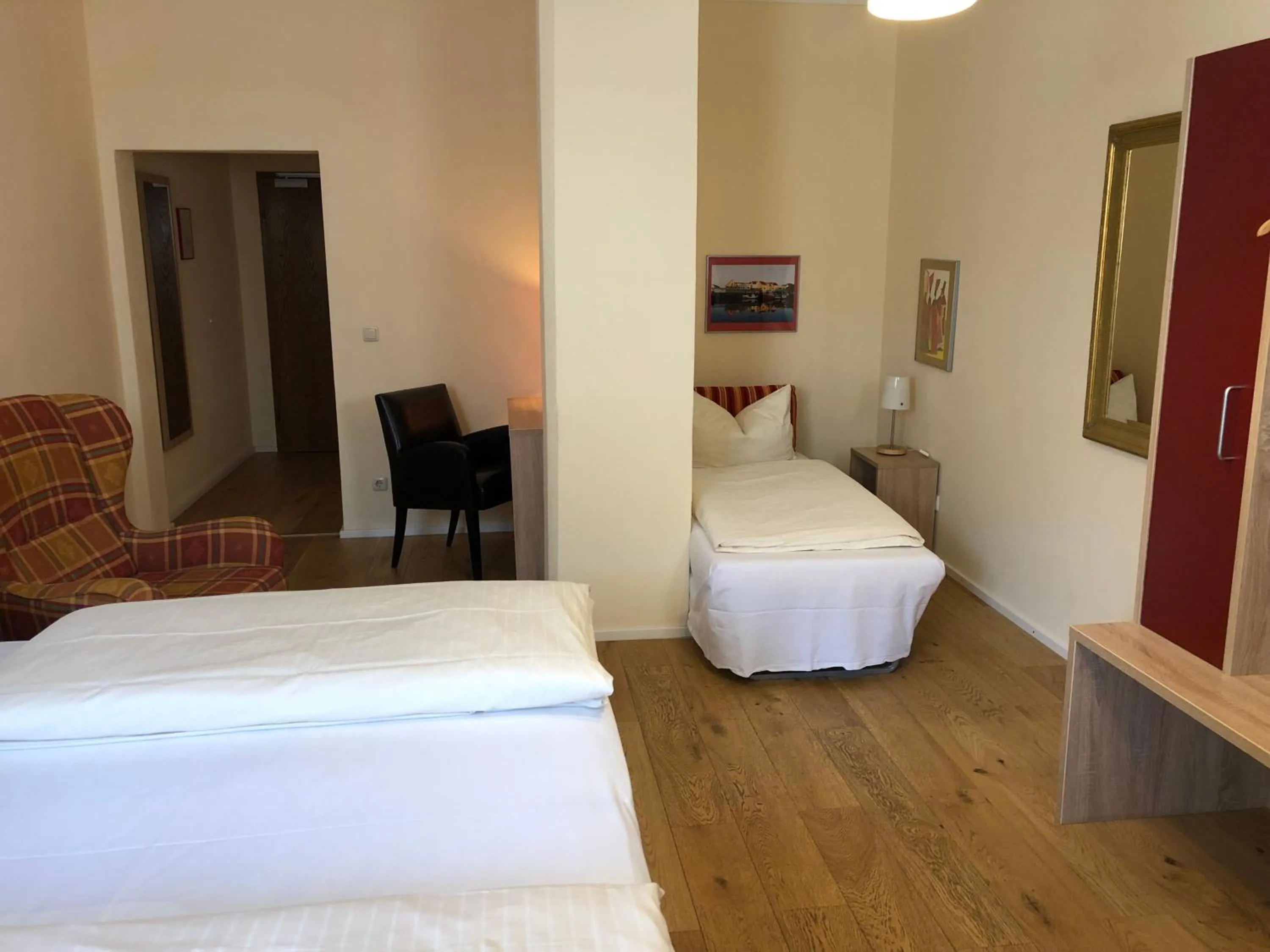 Photo of the whole room, Bed in Hotel-Gasthof Flötzinger Bräu