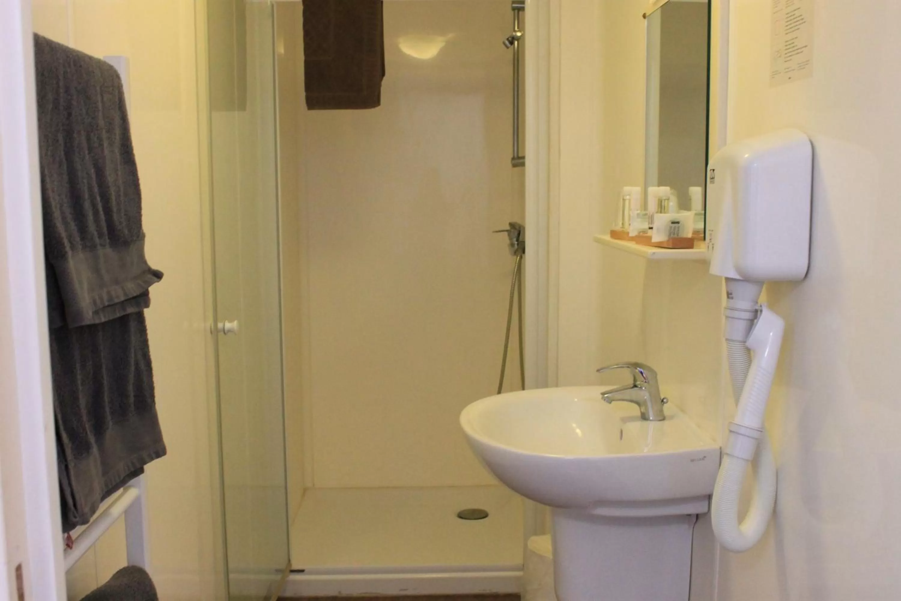 Bathroom in Hôtel du lion d'or